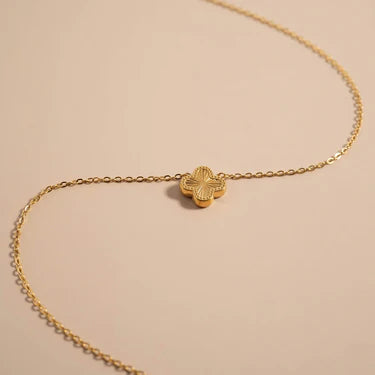 Sunburst Clover Necklace – 18K Gold Stainless Steel Pendant on Link Chain