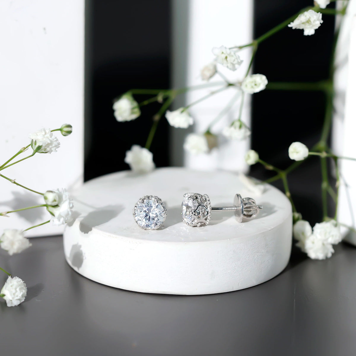 1 Carat Round Cubic Zirconia Crown Stud Earrings in Silver