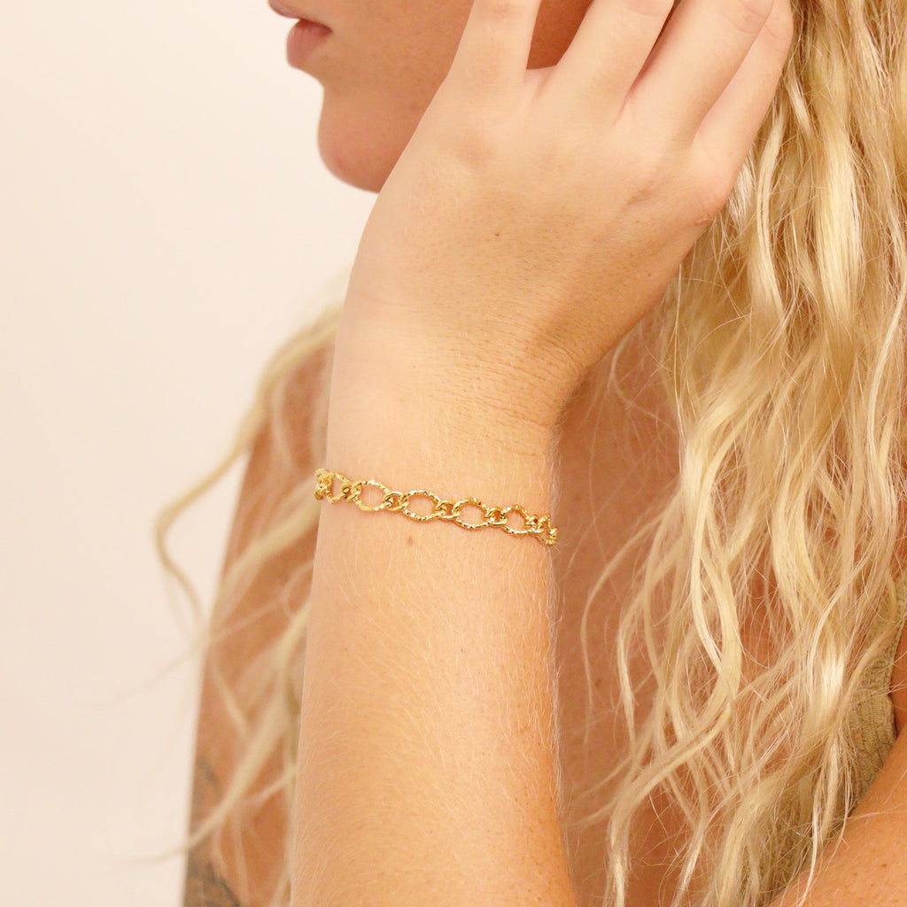 18K Gold Chain Bracelet – Hammered Oval Stainless Steel Scratch Resistant Jewelry - Bracelets | Sunflower Soul Boutique