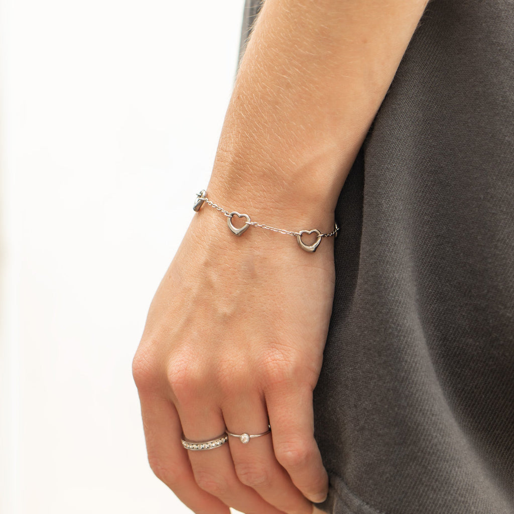 18K Gold Heart Bracelet – PVD Coated Stainless Steel Station Chain Jewelry - bracelet | Sunflower Soul Boutique