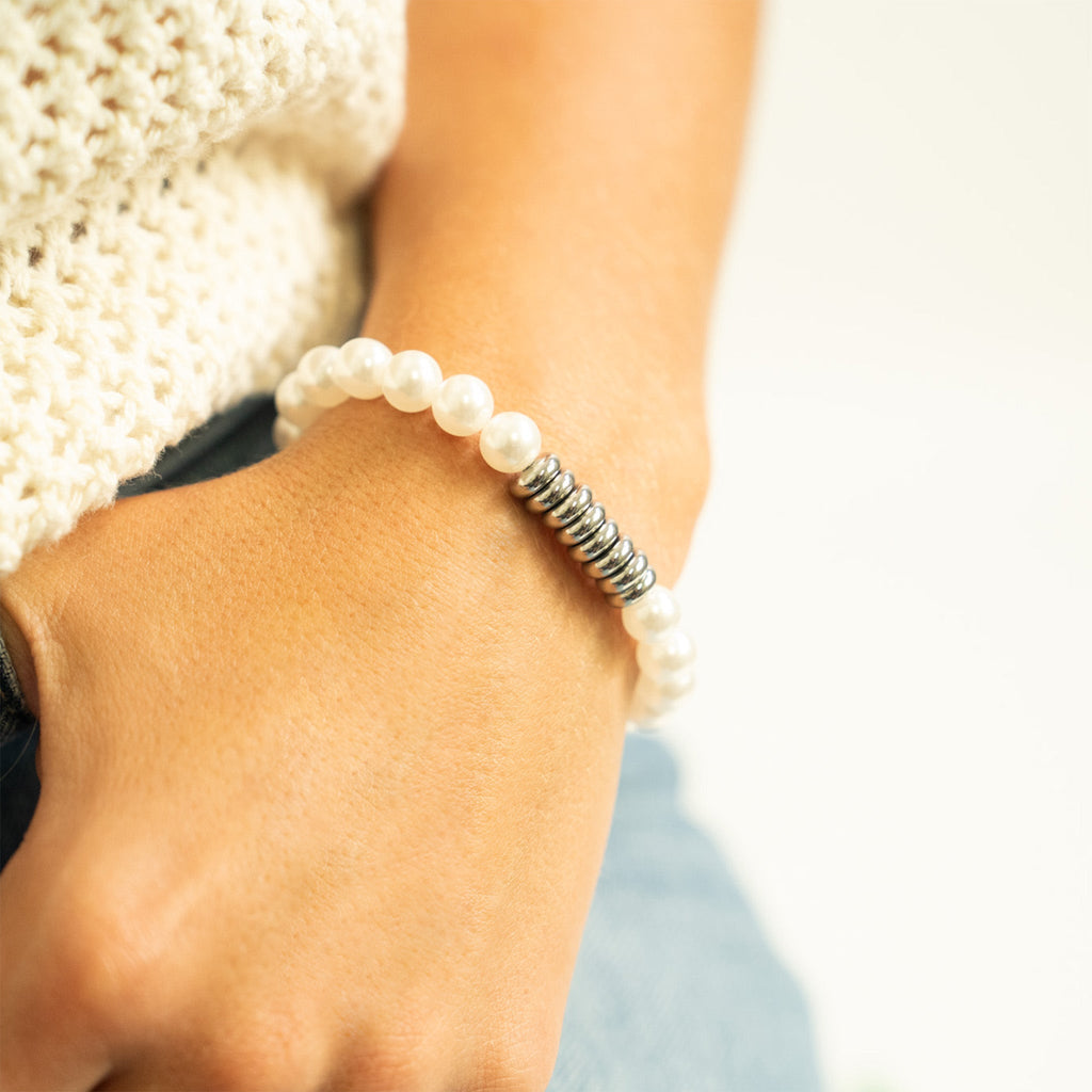 18K Gold Pearl Bracelet – 8mm Glass Pearl Jewelry | Tarnish Resistant Stretch - Bracelets | Sunflower Soul Boutique