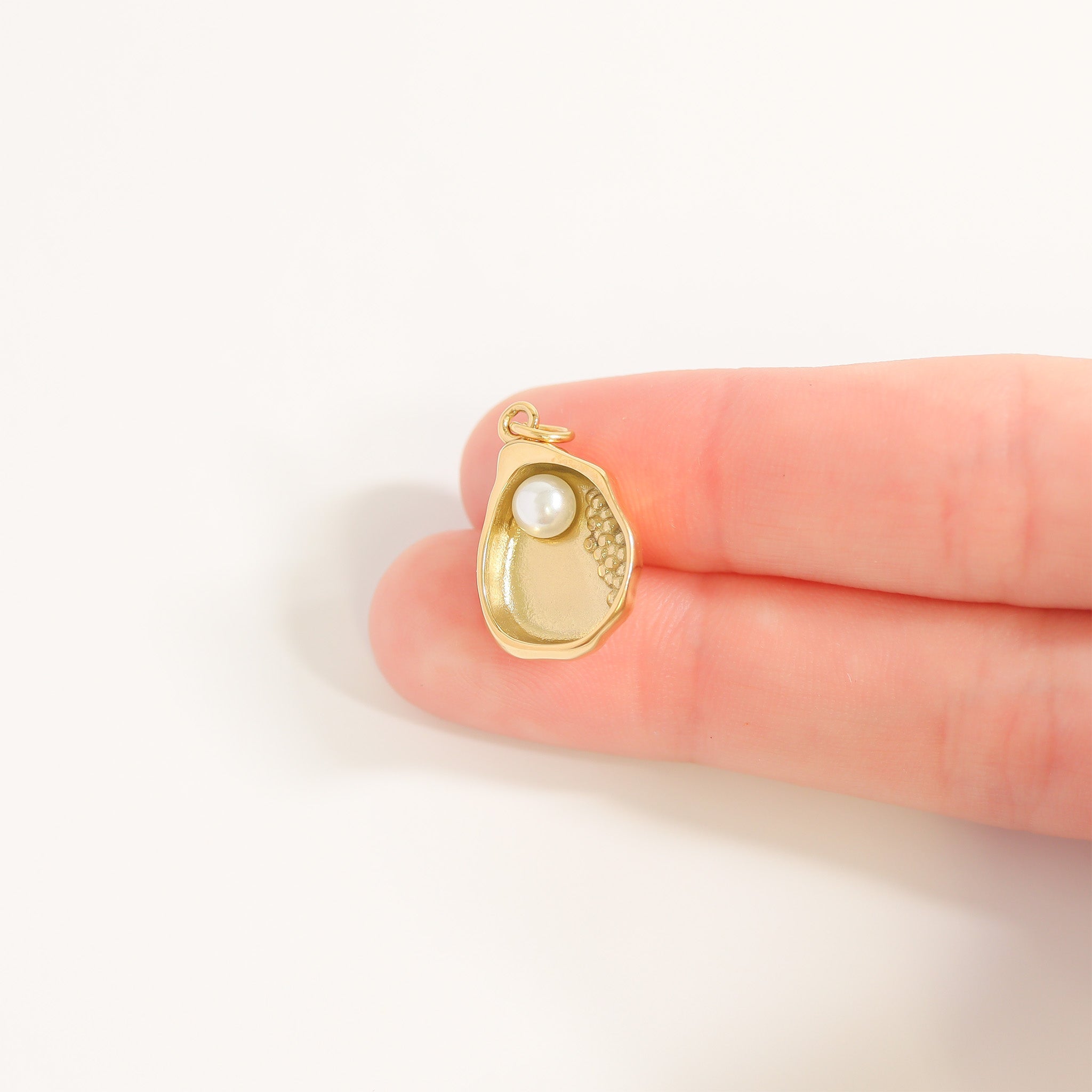 Gold Shell Charm – 18K Gold PVD Pearl Pendant | Waterproof Stainless Steel Jewelry Accent