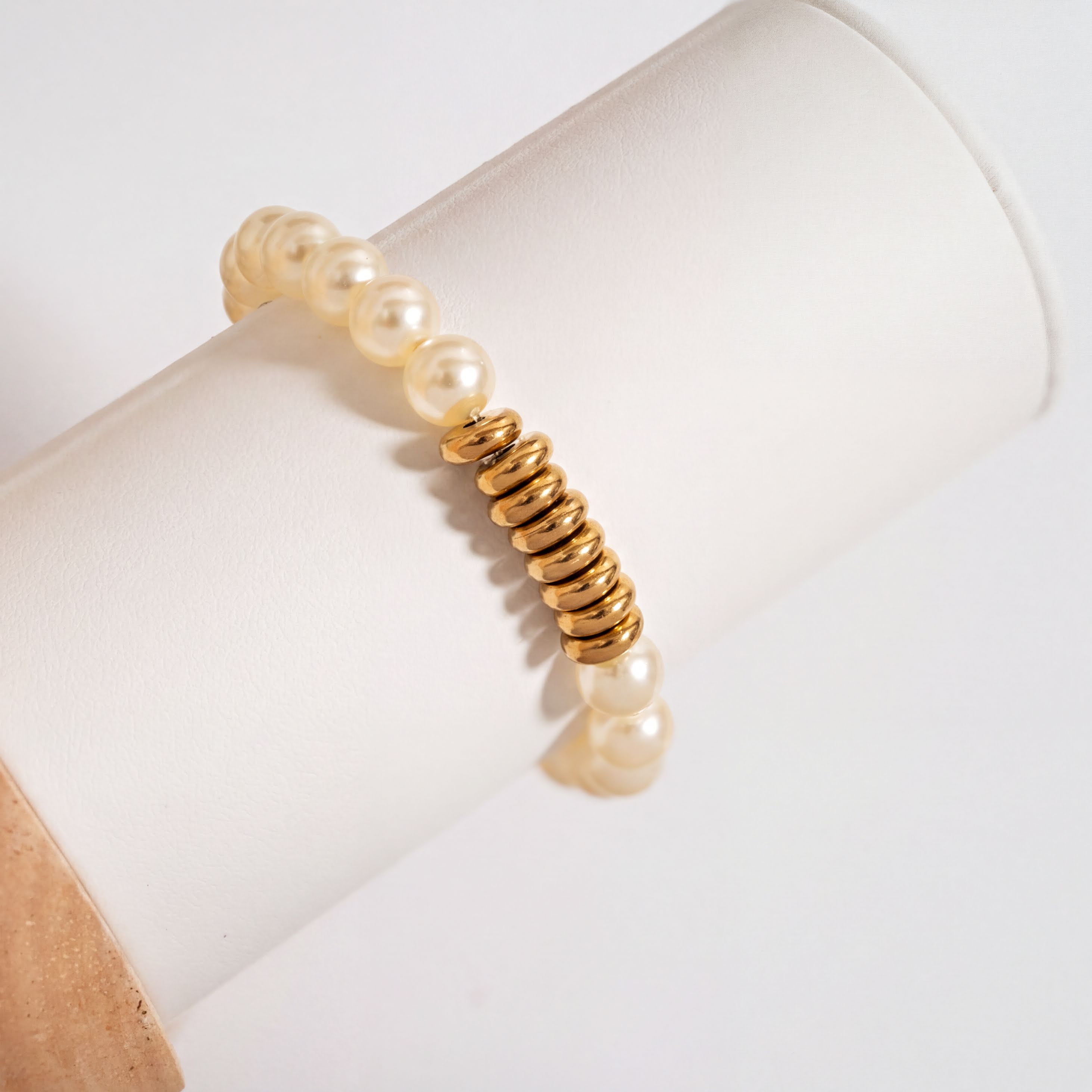 8mm Kiska Glass Pearl Stretch Bracelet