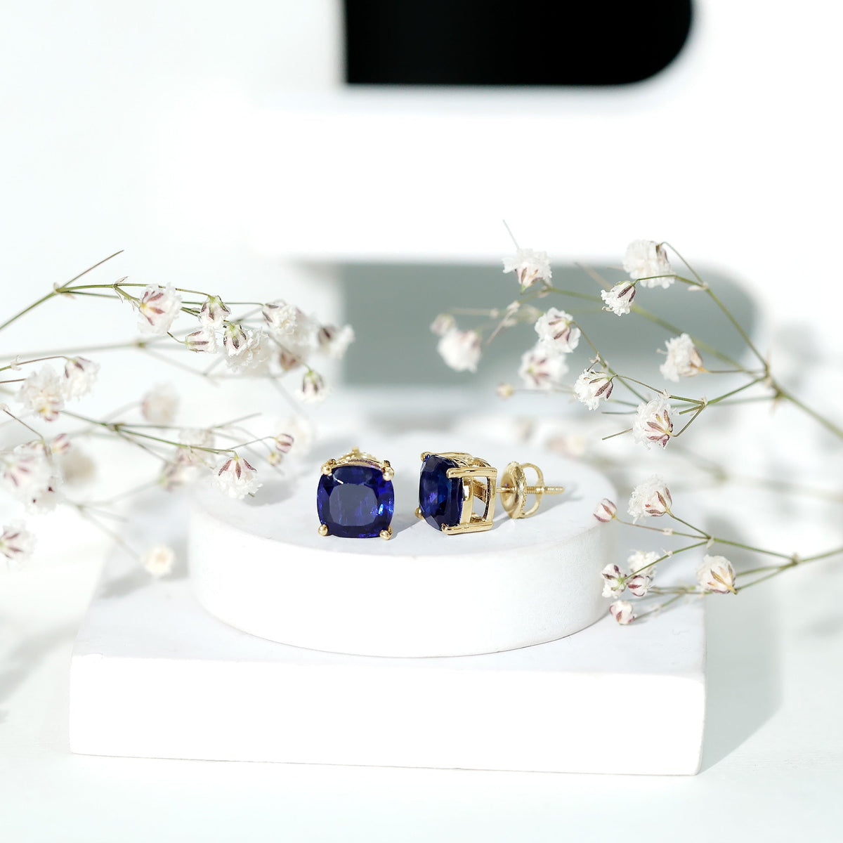5.5 Carat Lab Grown Blue Sapphire Solitaire Stud Earring With Certificate