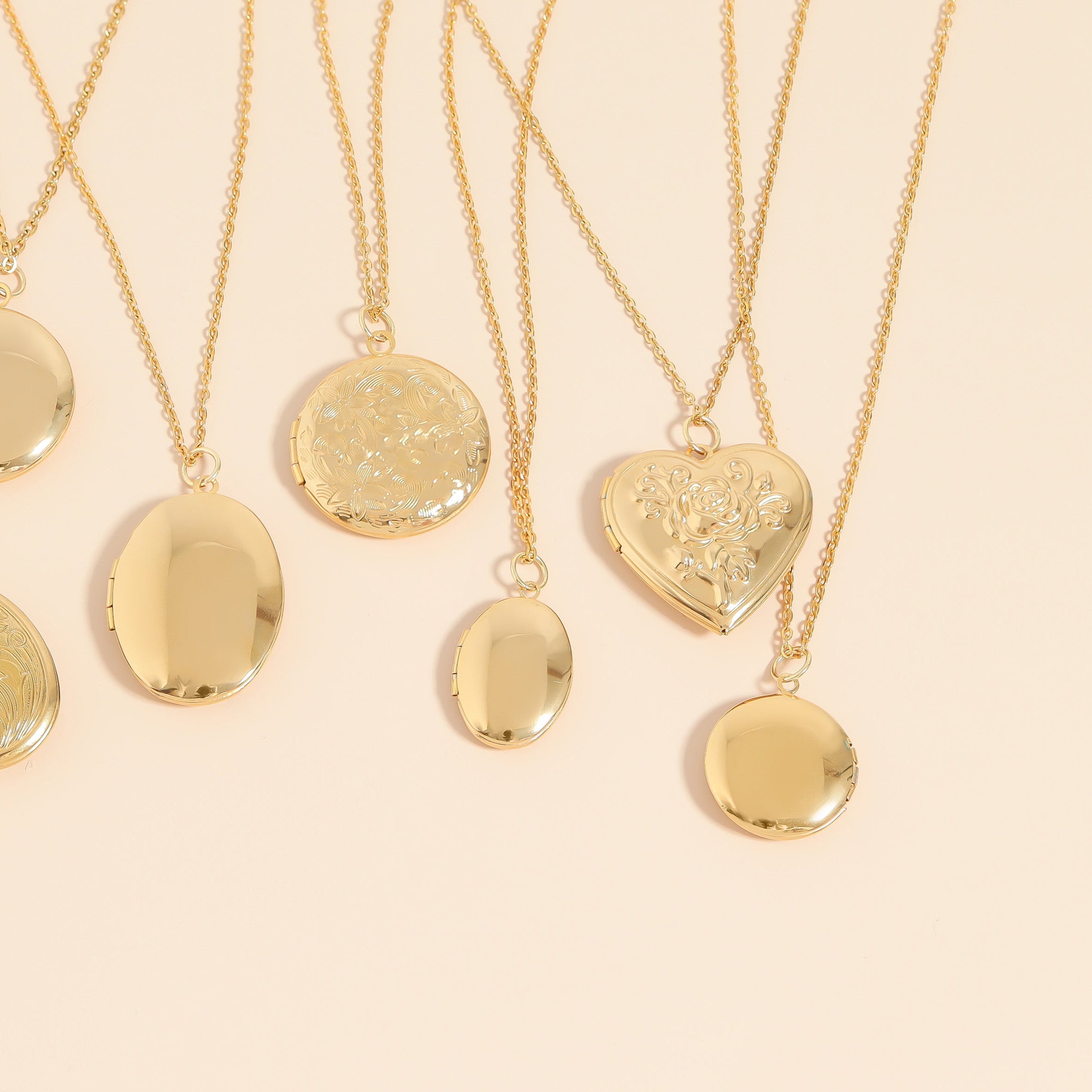 Gold Stainless Steel Locket – Classic Round Gold Pendant, Waterproof & Hypoallergenic Jewelry