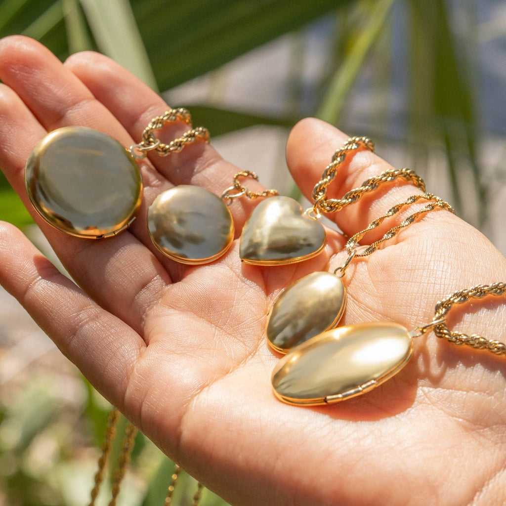 Gold Stainless Steel Locket – Classic Round Gold Pendant, Waterproof & Hypoallergenic Jewelry