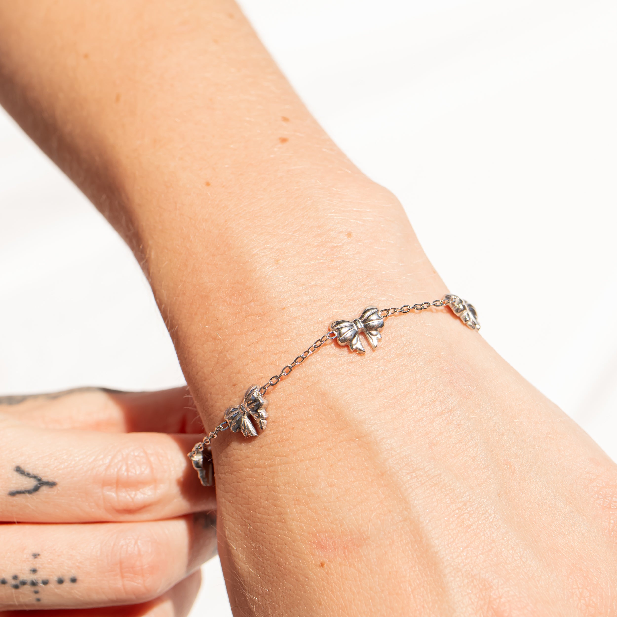 Gold Bow Bracelet – Adjustable Stainless Steel Chain | Polished Gold Tone Jewelry