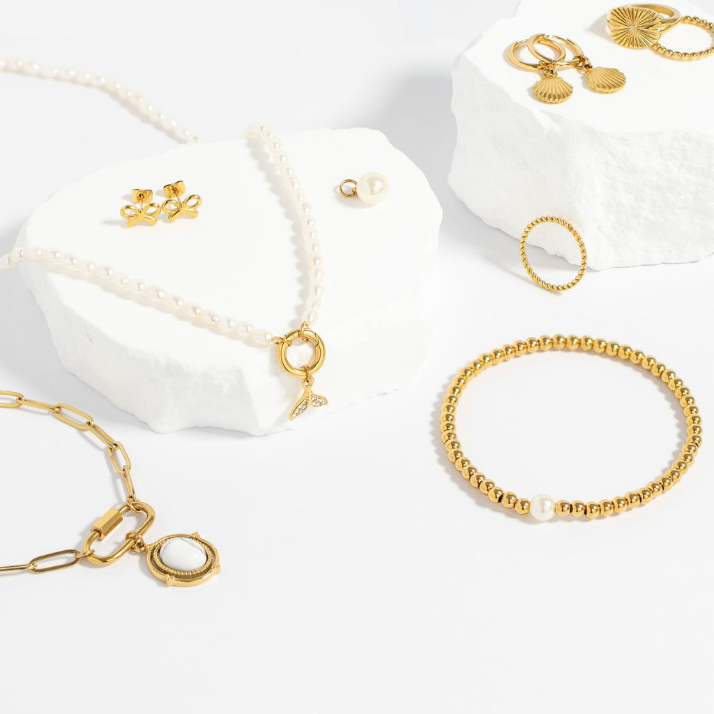 Freshwater Pearl Necklace – 18K Gold Charm Holder | Waterproof Stainless Steel Jewelry