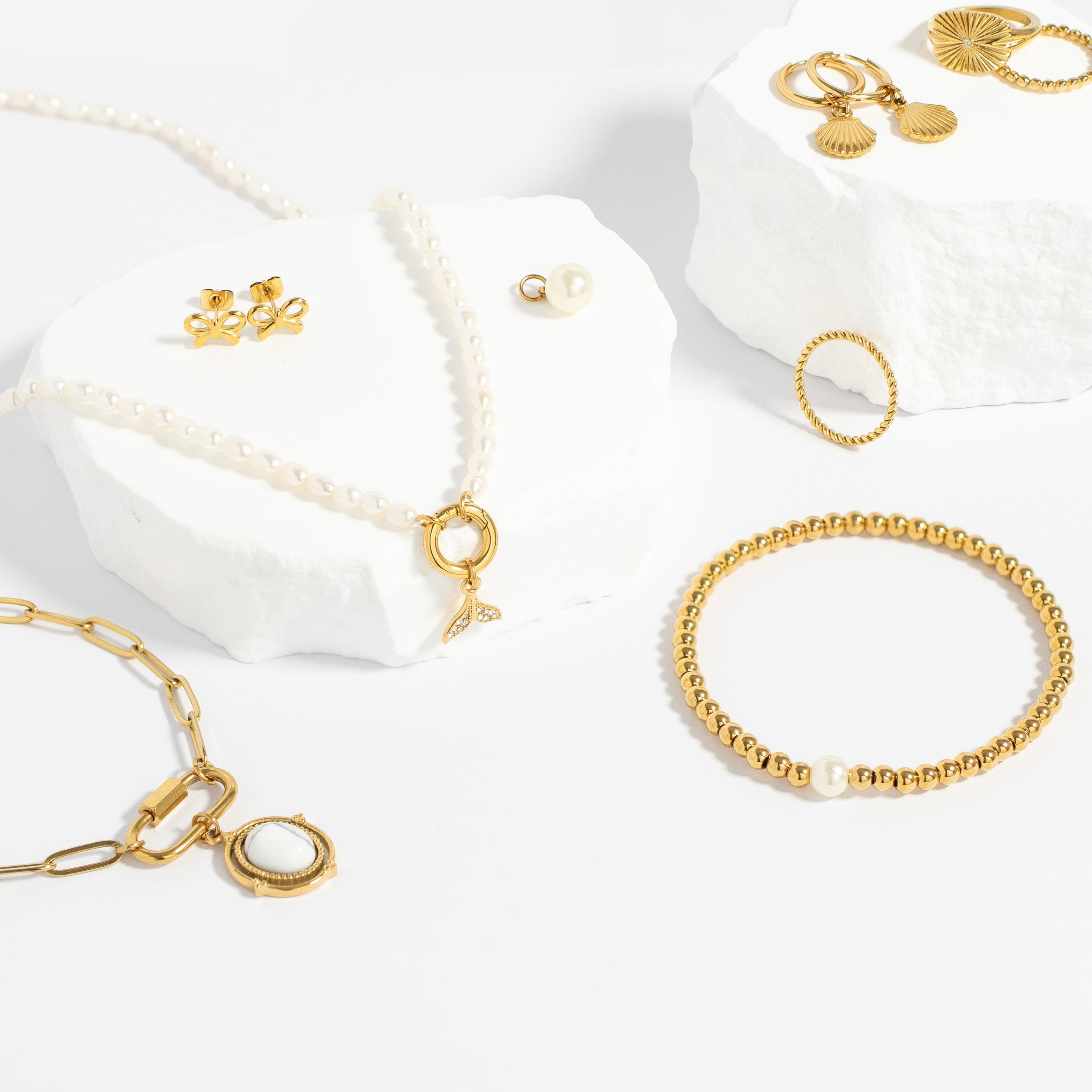 Freshwater Pearl Necklace – 18K Gold Charm Holder | Waterproof Stainless Steel Jewelry