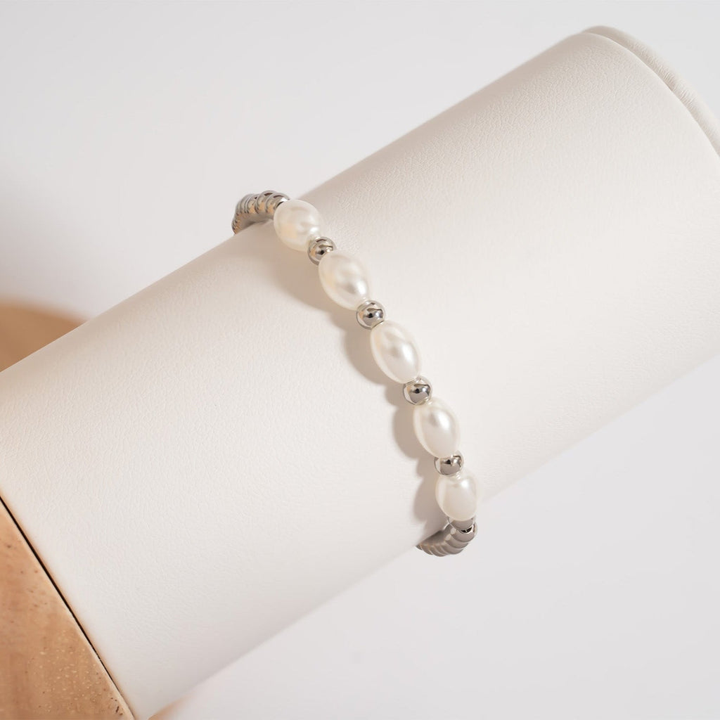 Gold Pearl Bracelet – Stretch Beaded Bracelet With 18K Gold PVD Coating & Glass Pearls