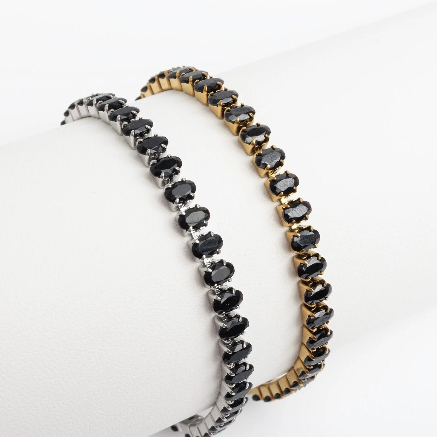 Gold Stone Bracelet – 18K Gold Jewelry With Black Oval Stone & Adjustable Chain