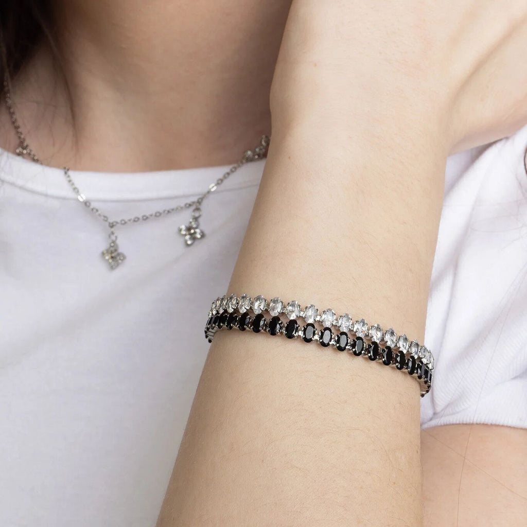 Gold Stone Bracelet – 18K Gold Jewelry With Black Oval Stone & Adjustable Chain