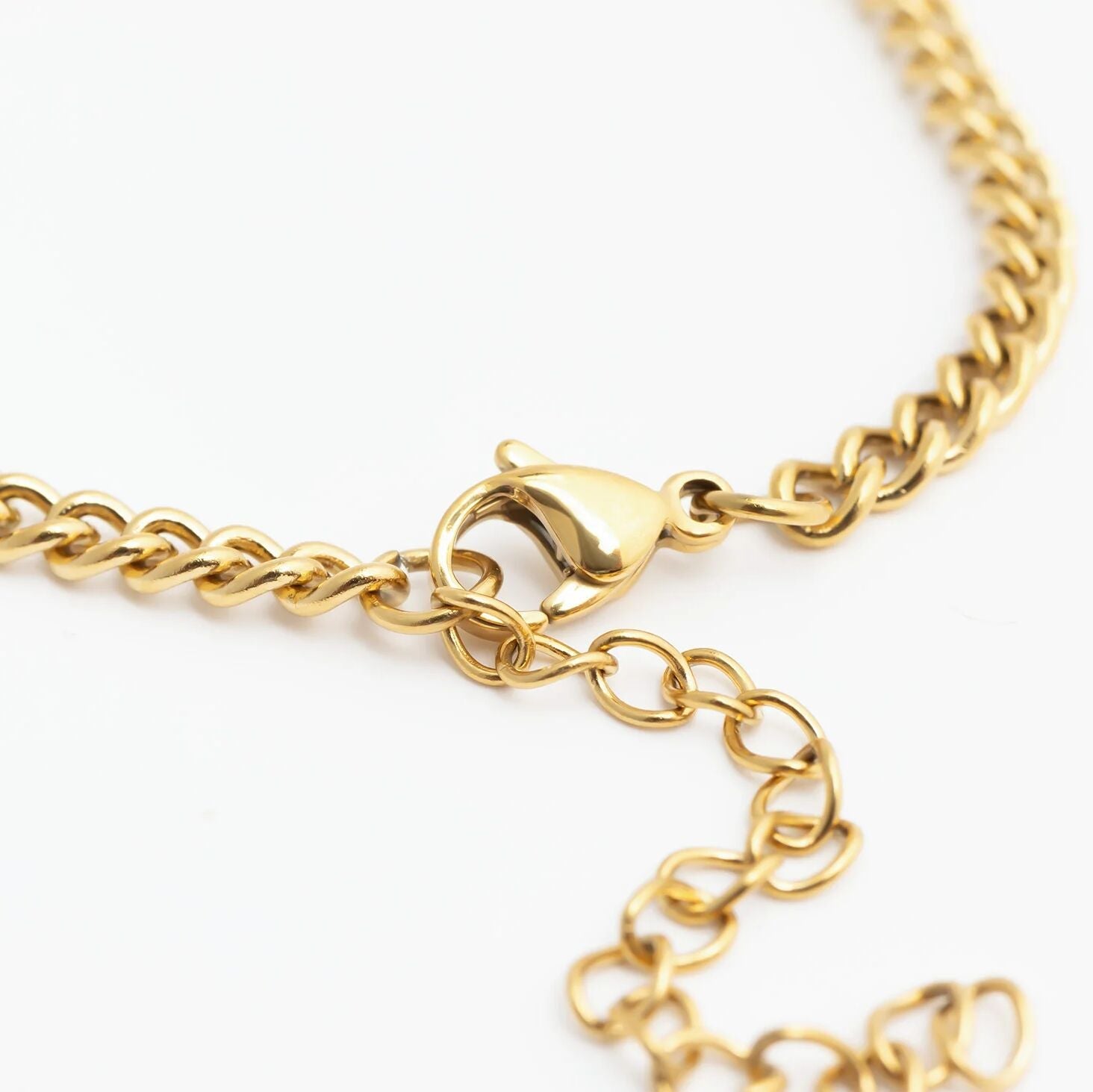 Gold Curb Chain Bracelet – 18K Gold PVD Coated Stainless Steel Oval CZ Stone