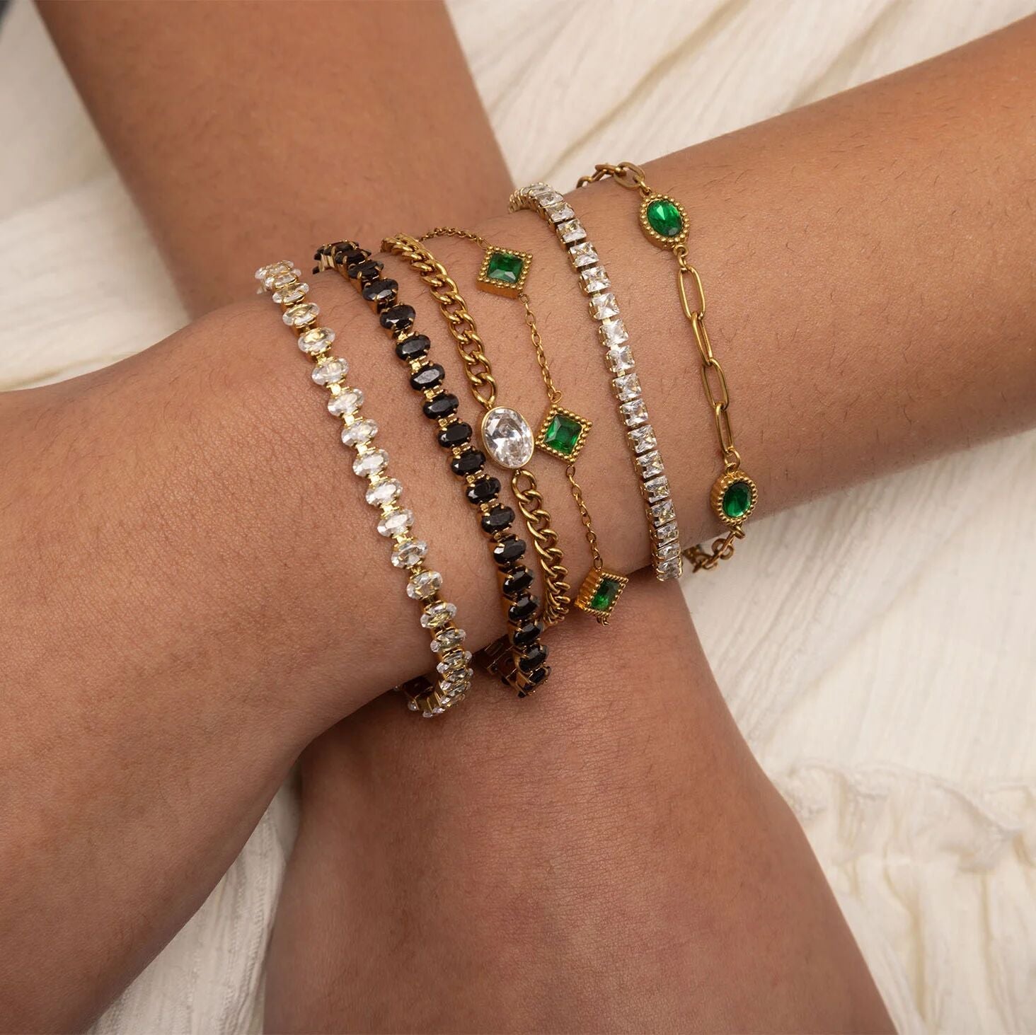 Gold Curb Chain Bracelet – 18K Gold PVD Coated Stainless Steel Oval CZ Stone