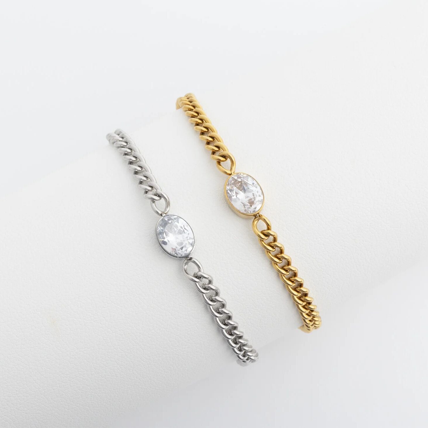 Gold Curb Chain Bracelet – 18K Gold PVD Coated Stainless Steel Oval CZ Stone