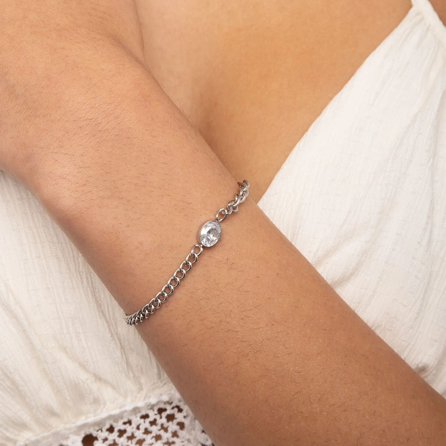 Gold Curb Chain Bracelet – 18K Gold PVD Coated Stainless Steel Oval CZ Stone