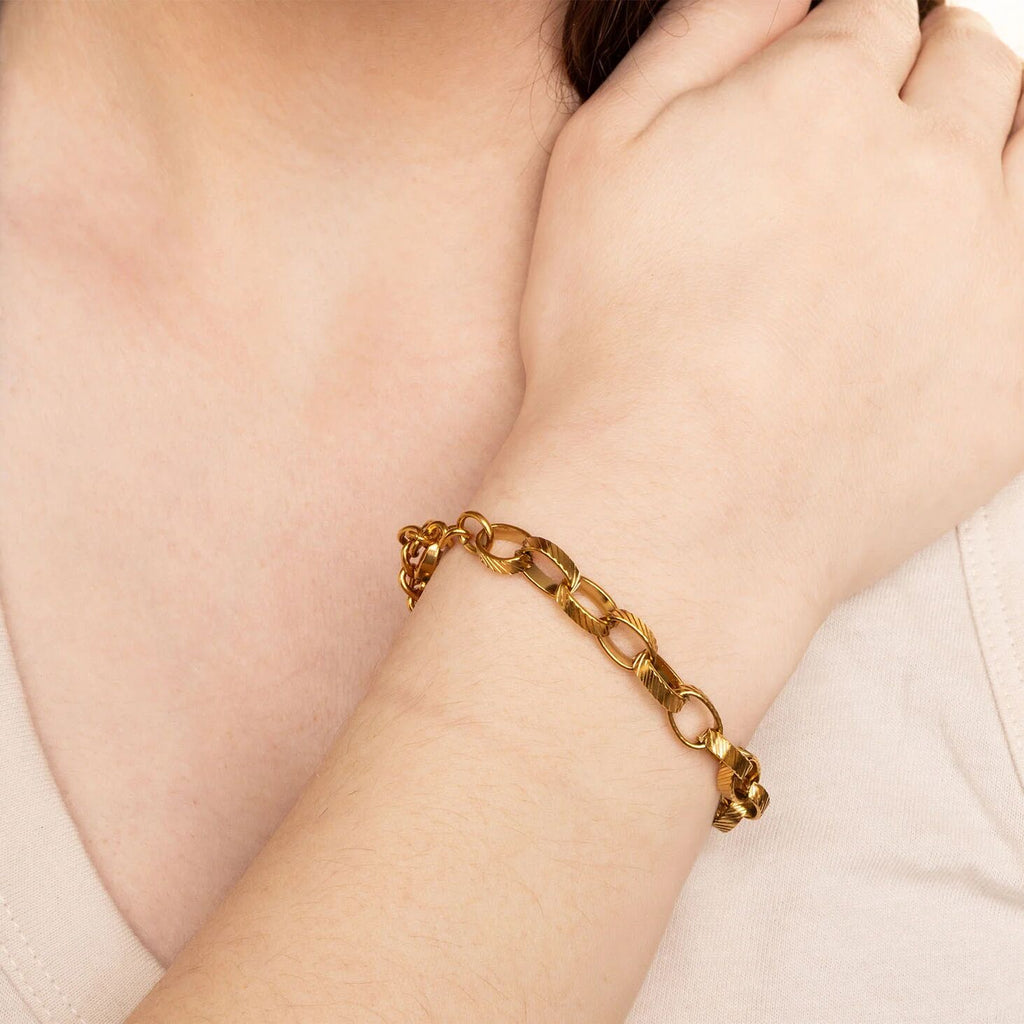 18K Gold Chain Bracelet – Thick Oval Link | PVD Coated, Scratch Resistant
