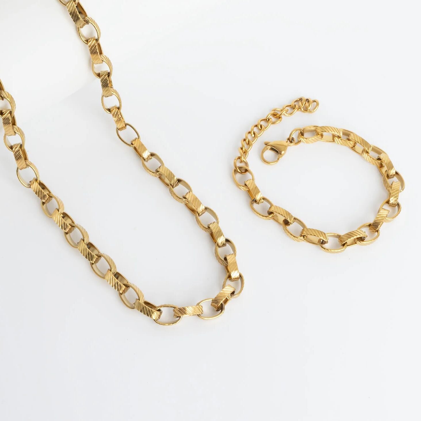 18K Gold Chain Bracelet – Thick Oval Link | PVD Coated, Scratch Resistant