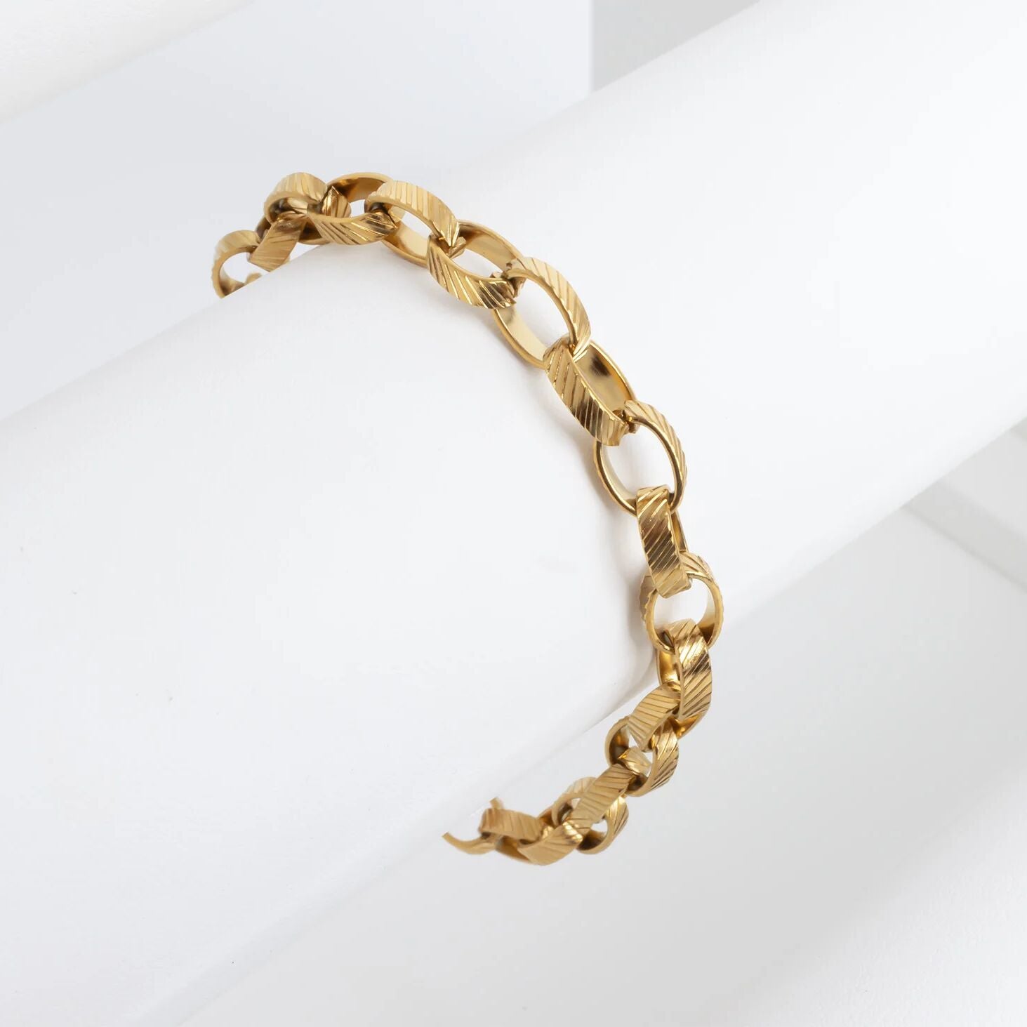 18K Gold Chain Bracelet – Thick Oval Link | PVD Coated, Scratch Resistant
