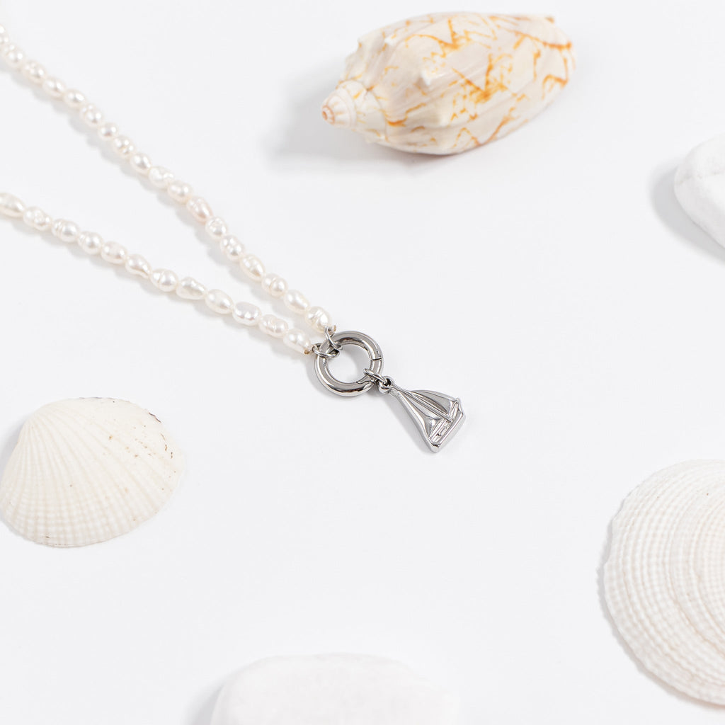 Freshwater Pearl Necklace – 18K Gold Charm Holder | Waterproof Stainless Steel Jewelry