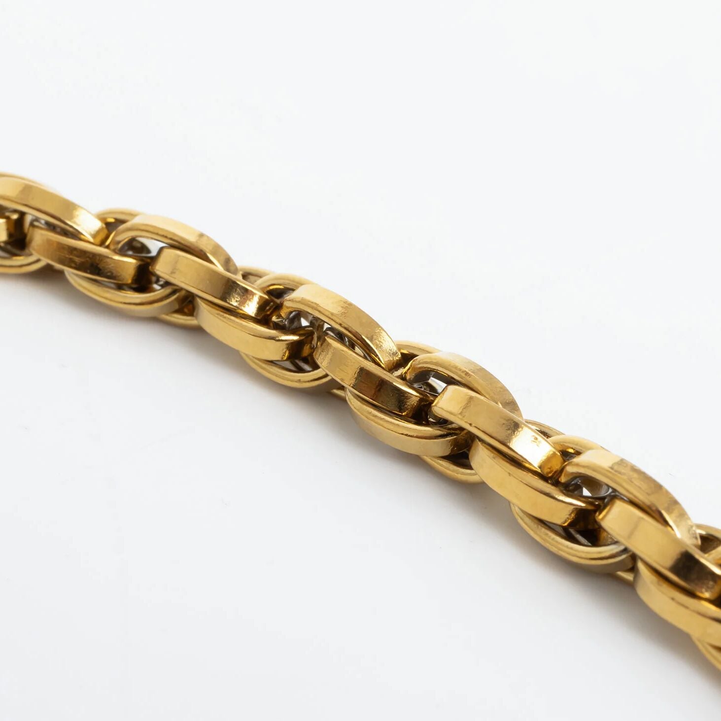 18K Gold Chain Necklace – Twisted Oval Stainless Steel Jewelry, Durable & Hypoallergenic