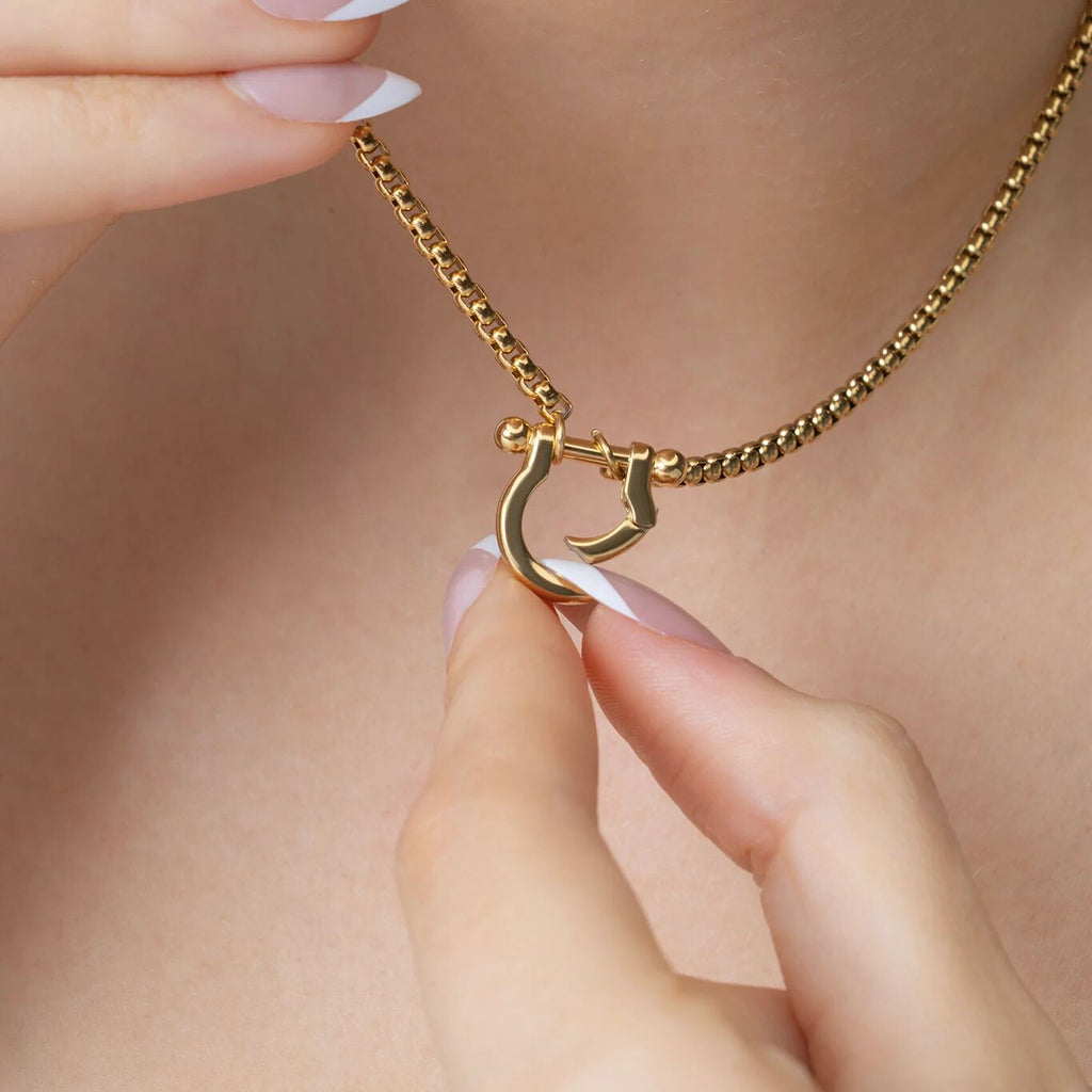 Horse Shoe Carabiner Necklace – Gold Charm Holder Stainless Steel Adjustable Chain