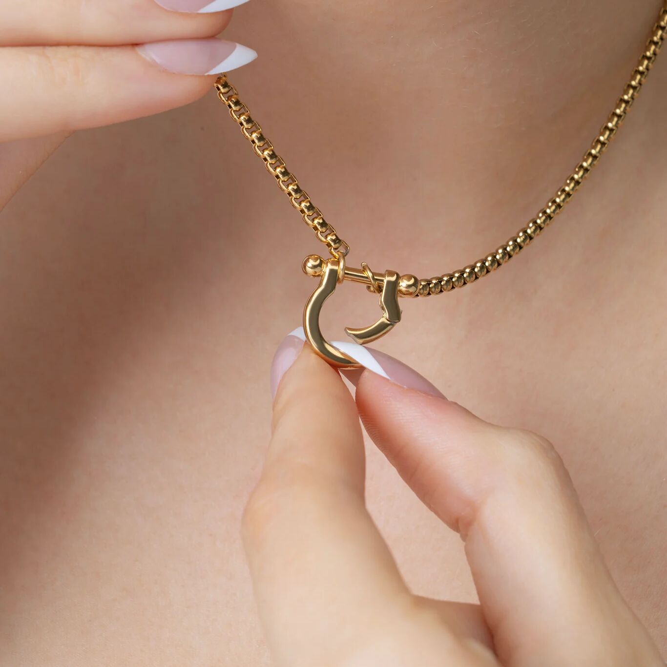 Horse Shoe Carabiner Necklace – Gold Charm Holder Stainless Steel Adjustable Chain