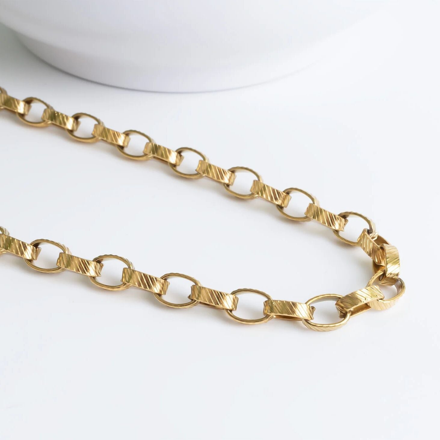 Gold Oval Chain Necklace – 18K Gold PVD Thick Stainless Steel Oval Link Chain