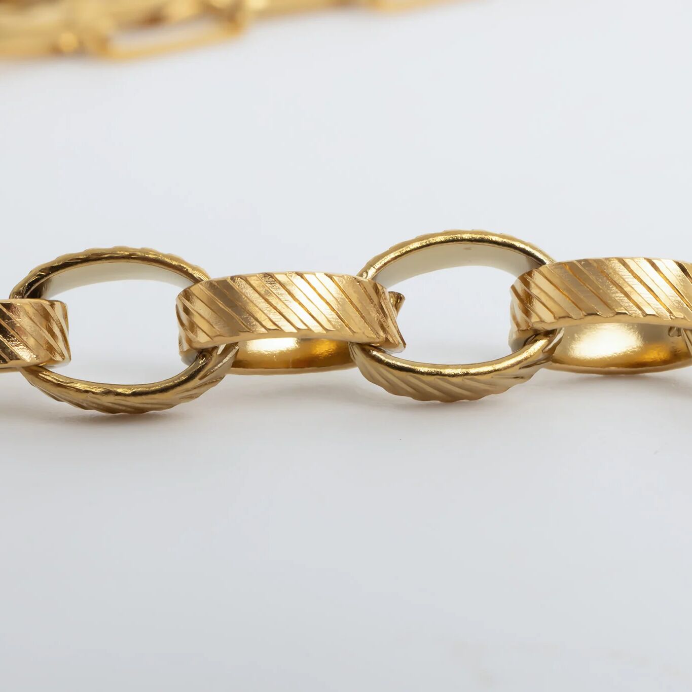 Gold Oval Chain Necklace – 18K Gold PVD Thick Stainless Steel Oval Link Chain