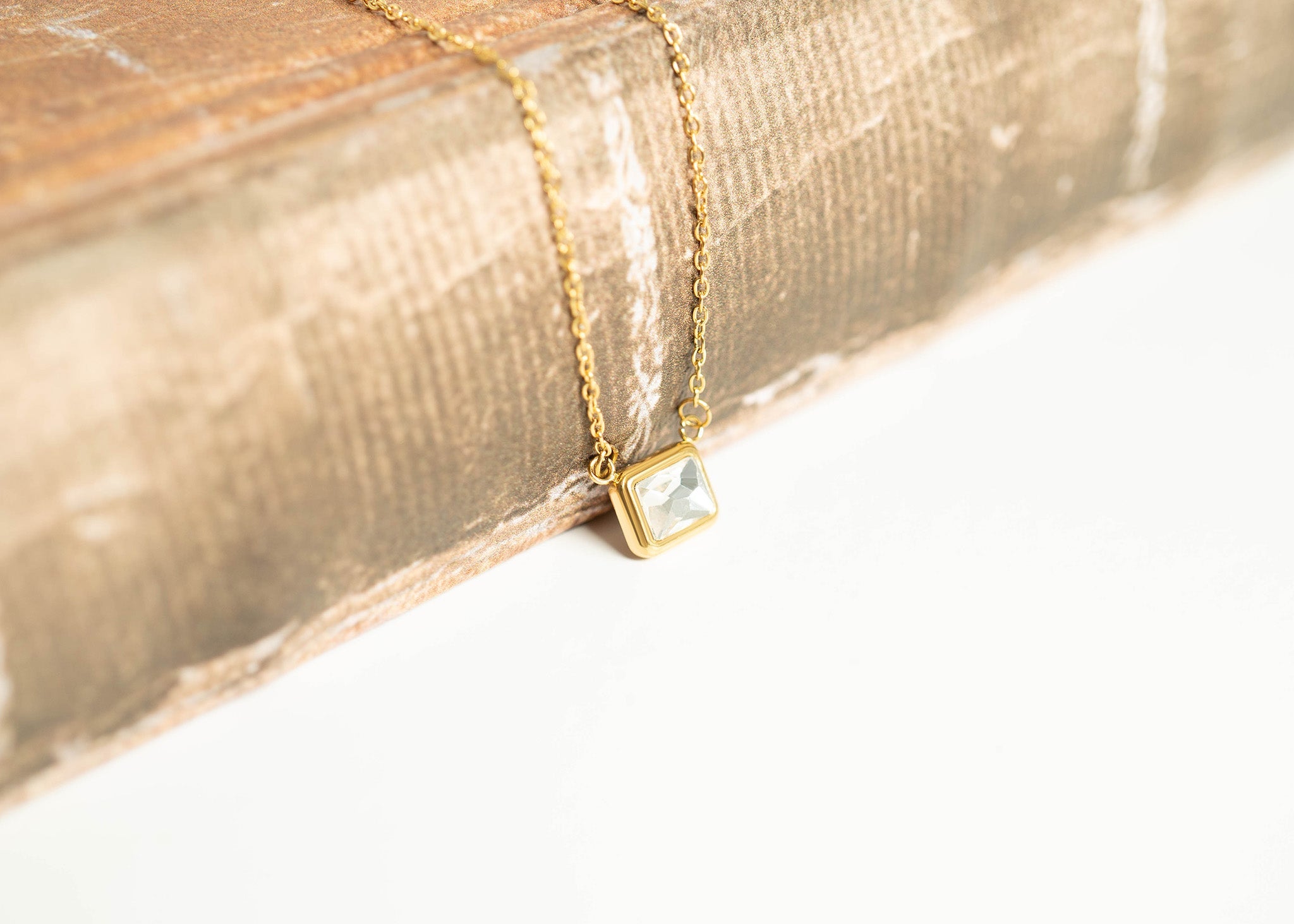 18K Gold Chain Necklace – PVD Coated Stainless Steel Loop Connector Chain