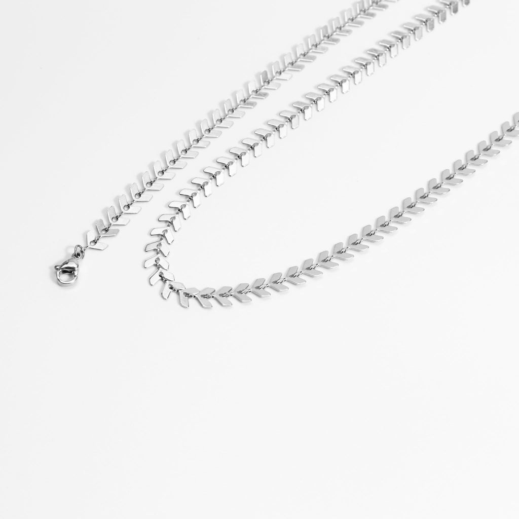 Chevron Chain Necklace – 18K Gold PVD Stainless Steel | Adjustable Length, Hypoallergenic