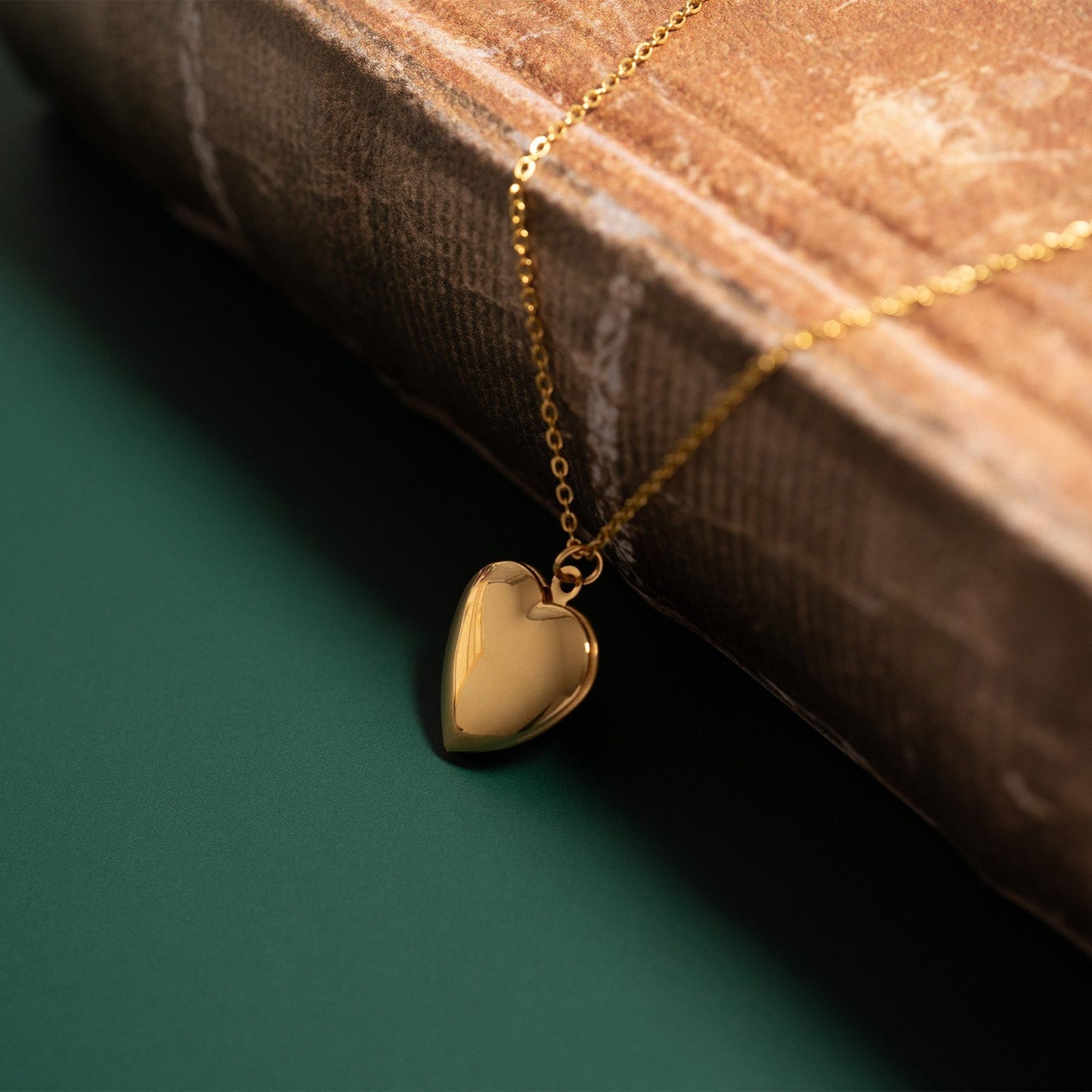 18K Gold Heart Locket – Stainless Steel Pendant | Photo Holder Keepsake Necklace