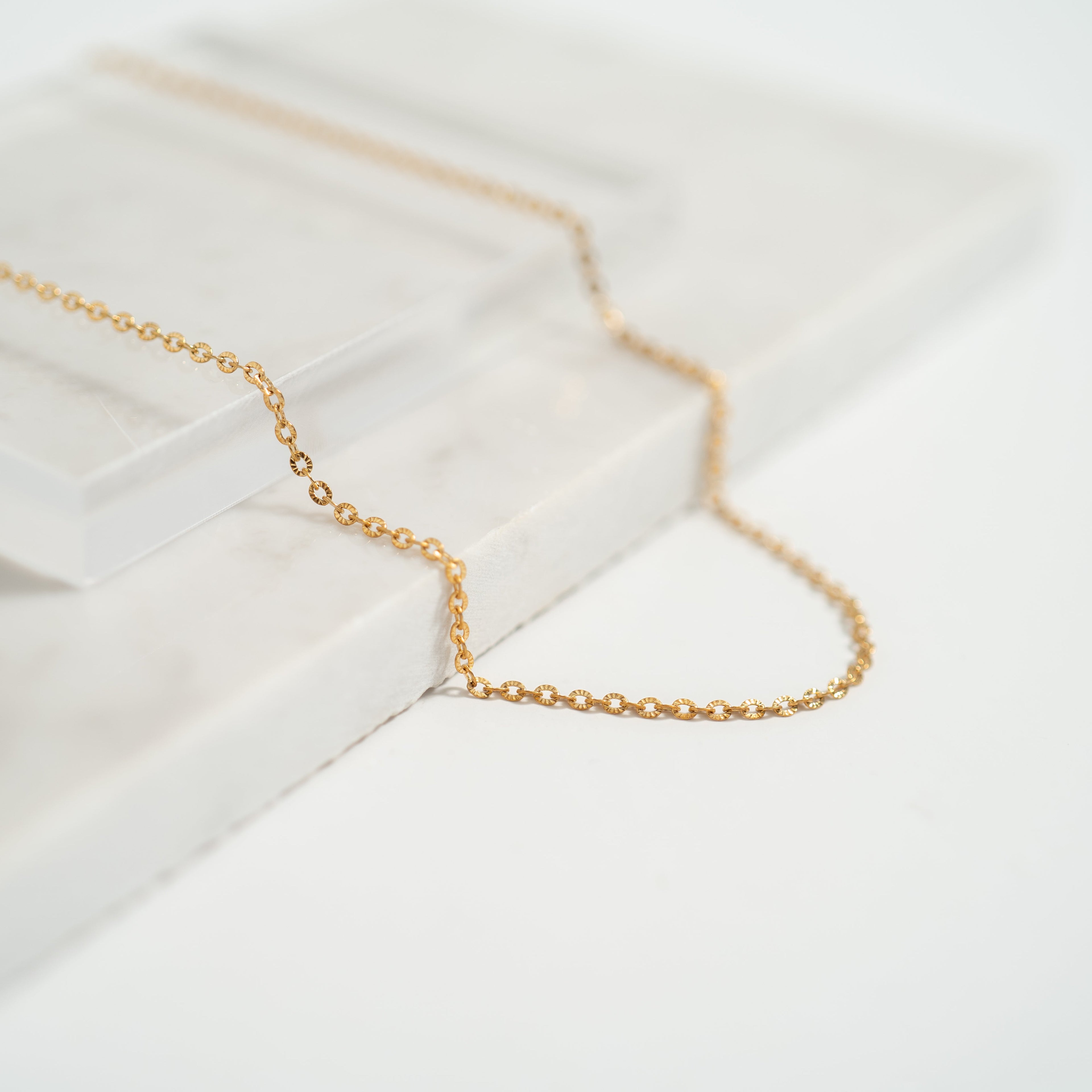 Gold Oval Link Necklace – 18K Gold Necklace Crimped Oval Chain Stainless Steel