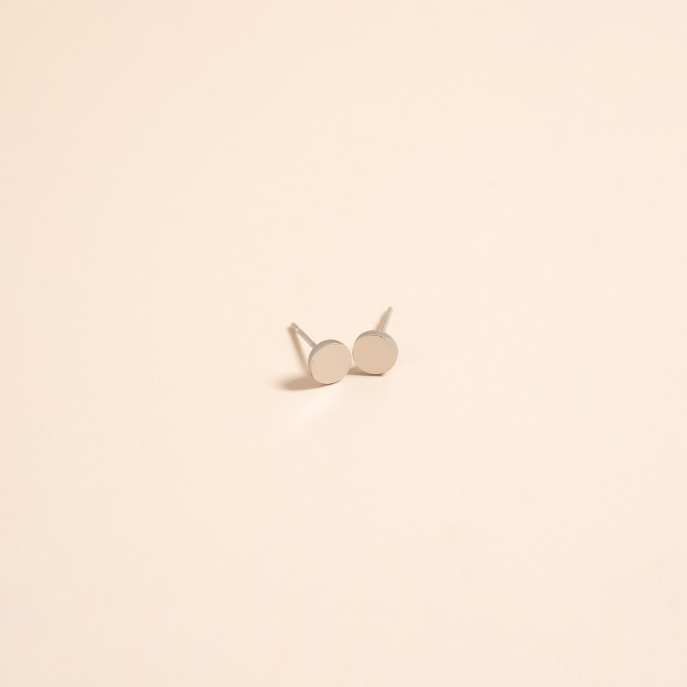 18K Gold Stud Earrings – Classic Round Stainless Steel Minimalist Design