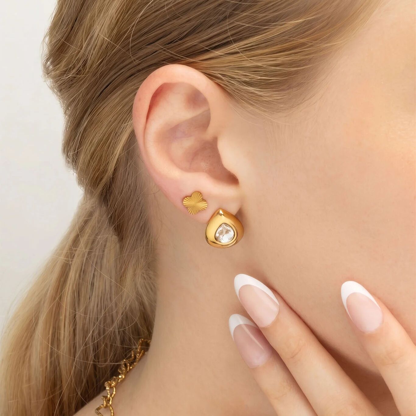 18K Gold PVD Stainless Steel Clear Stone Tear Drop Stud Earrings- gold model