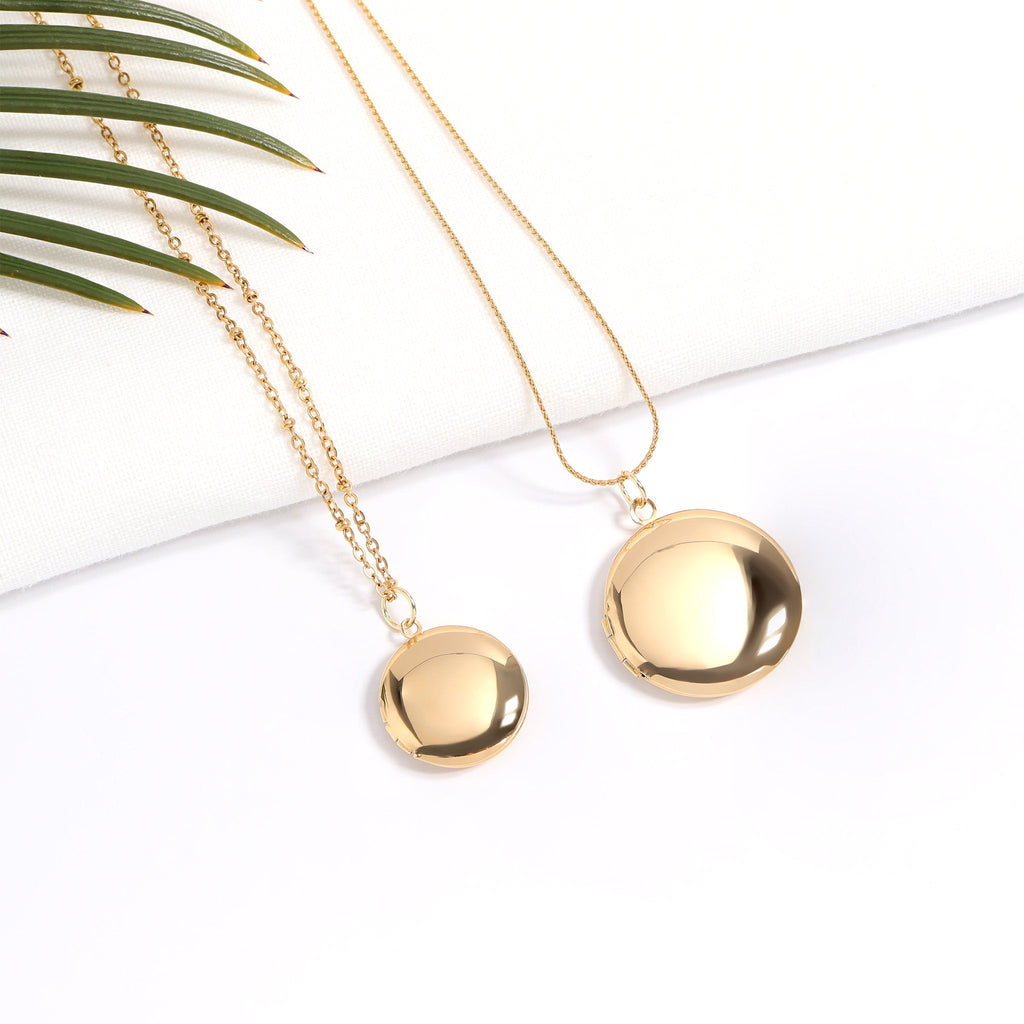 Gold Stainless Steel Locket – Classic Round Gold Pendant, Waterproof & Hypoallergenic Jewelry