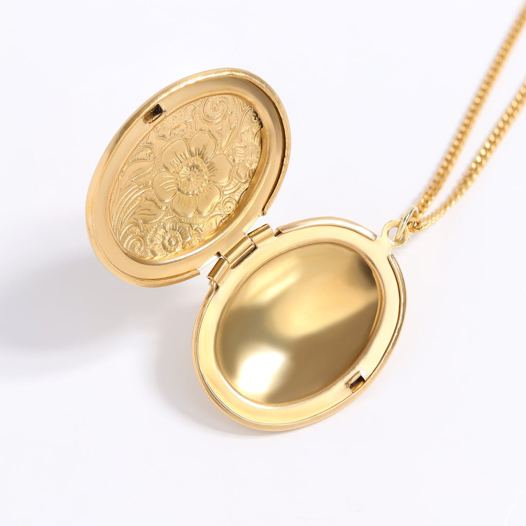 Gold Oval Locket – Textured Oval Pendant With Hidden Compartment | 18K Jewelry