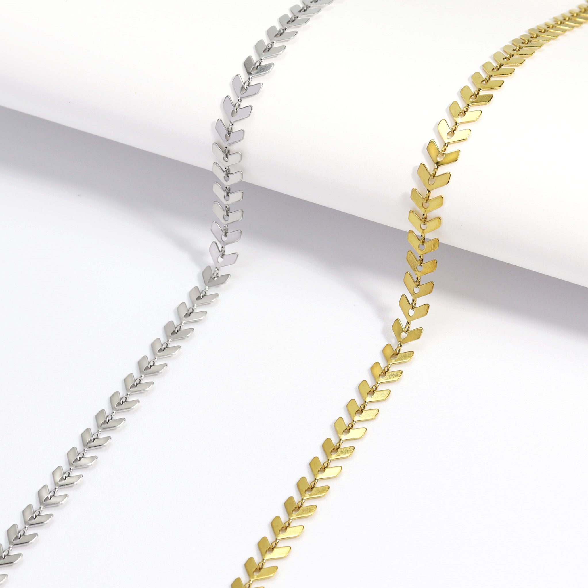 Chevron Chain Necklace – 18K Gold PVD Stainless Steel | Adjustable Length, Hypoallergenic