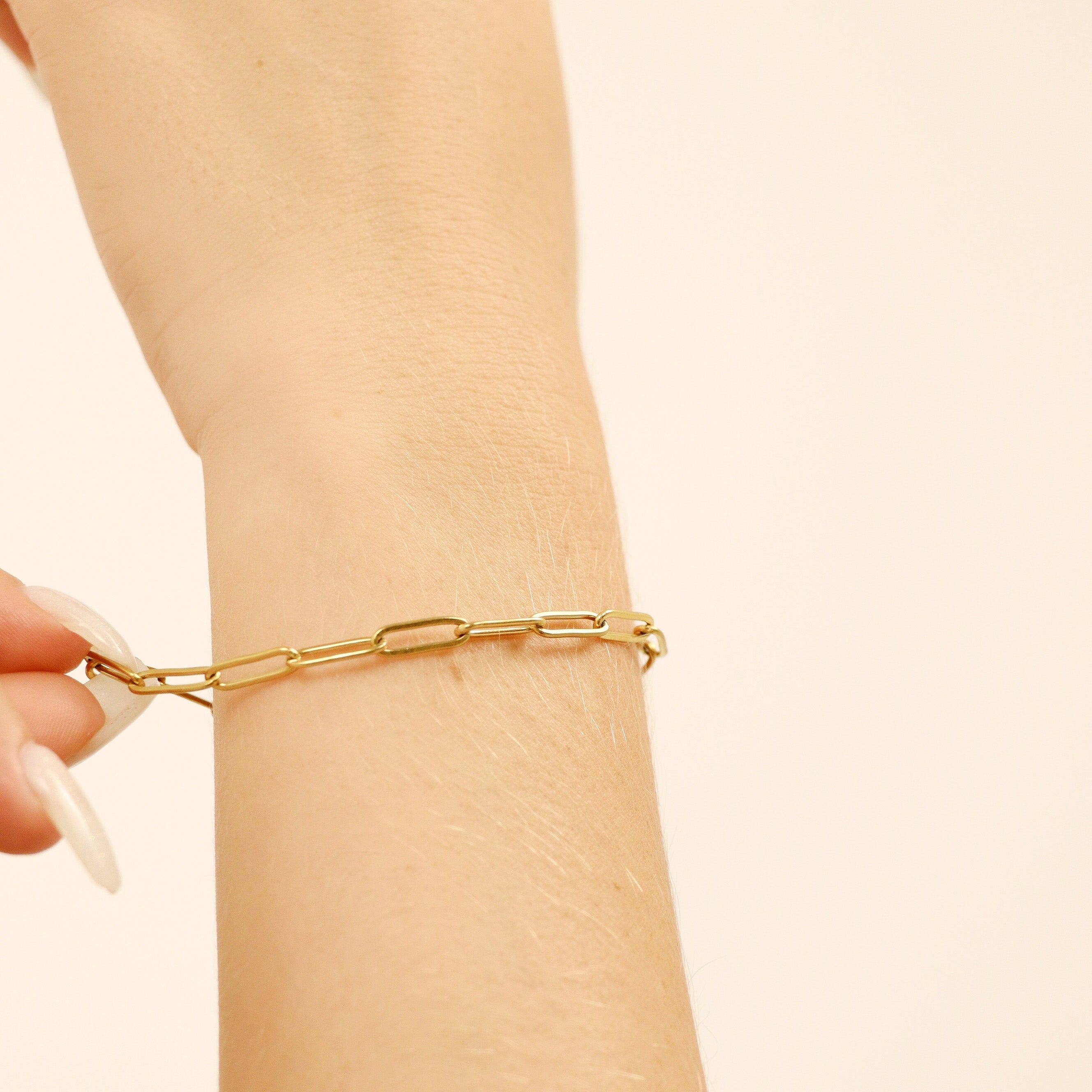 gold paperclip chain bracelet