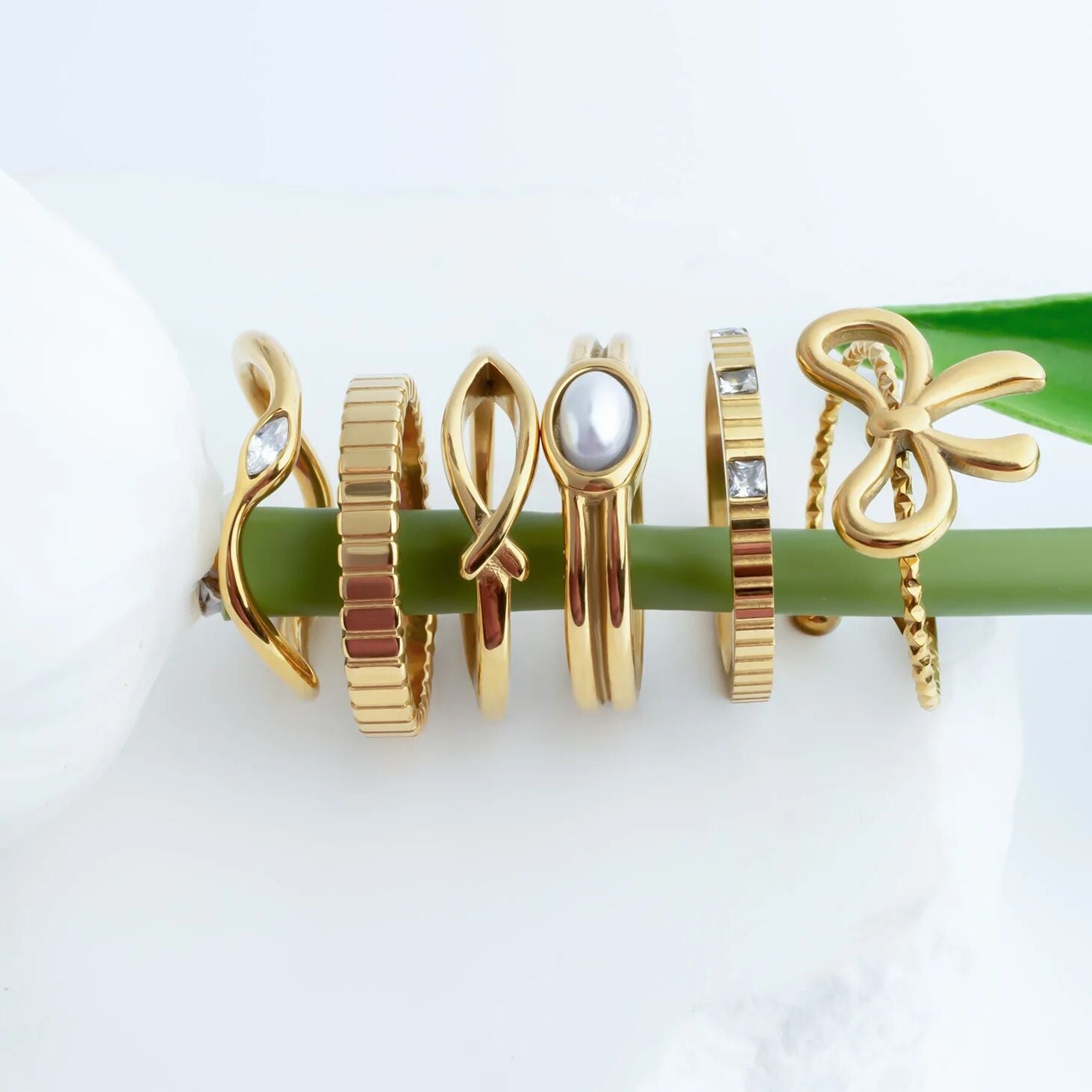 Adjustable Bow Ring – 18K Gold PVD Stainless Steel, Hypoallergenic & Scratch Resistant