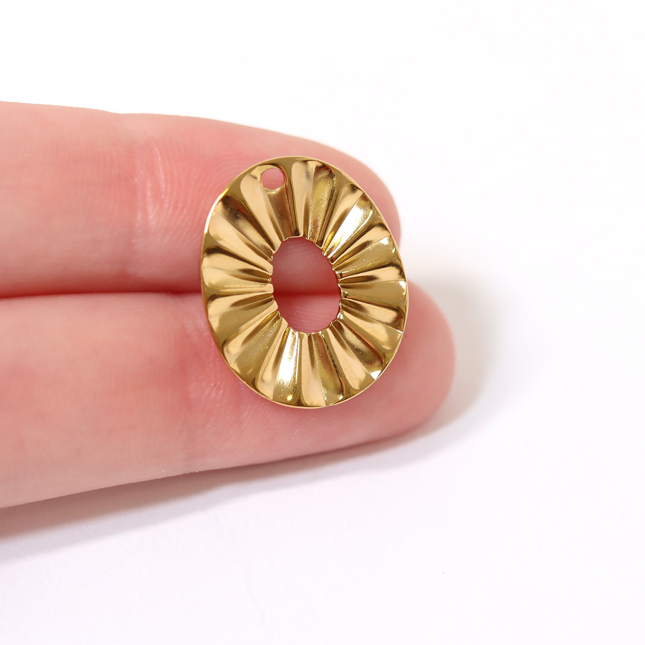 18K Gold Oval Charm – Crimped Stainless Steel Pendant | Hypoallergenic Jewelry