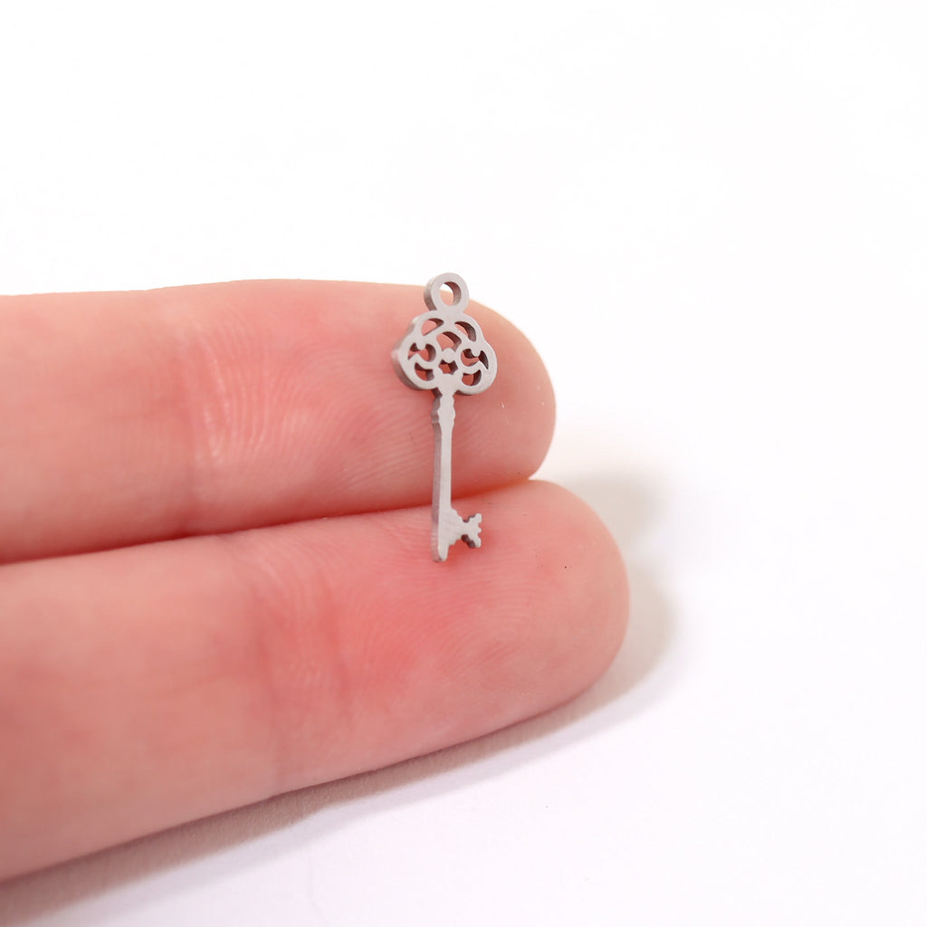 18K Gold Key Charm – Hypoallergenic Stainless Steel Pendant With PVD Coating