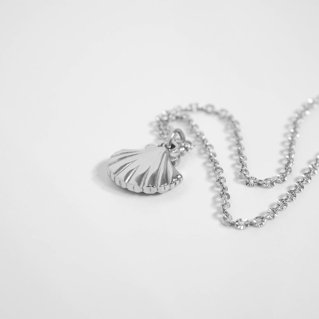 Gold Clam Shell Charm – 18K Gold PVD Coated Stainless Steel Pendant for Bracelets