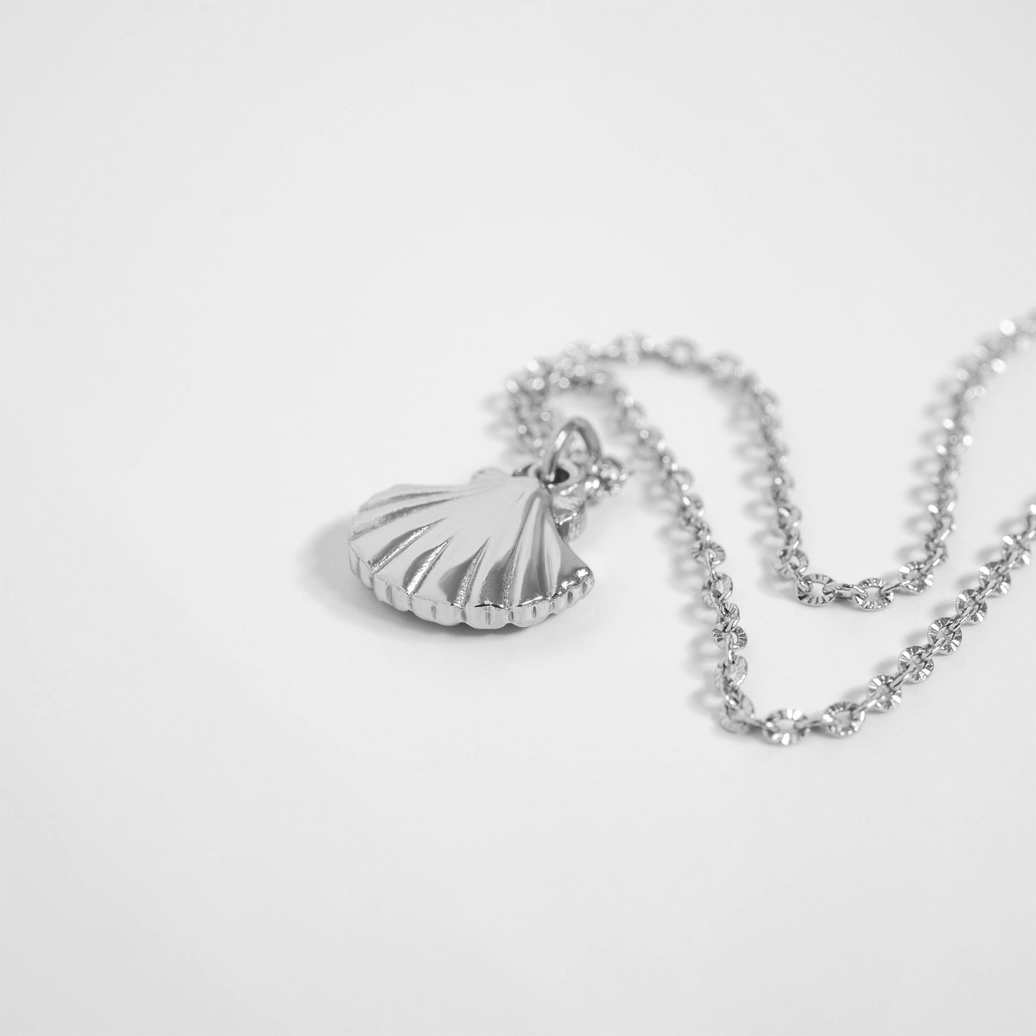 Gold Clam Shell Charm – 18K Gold PVD Coated Stainless Steel Pendant for Bracelets