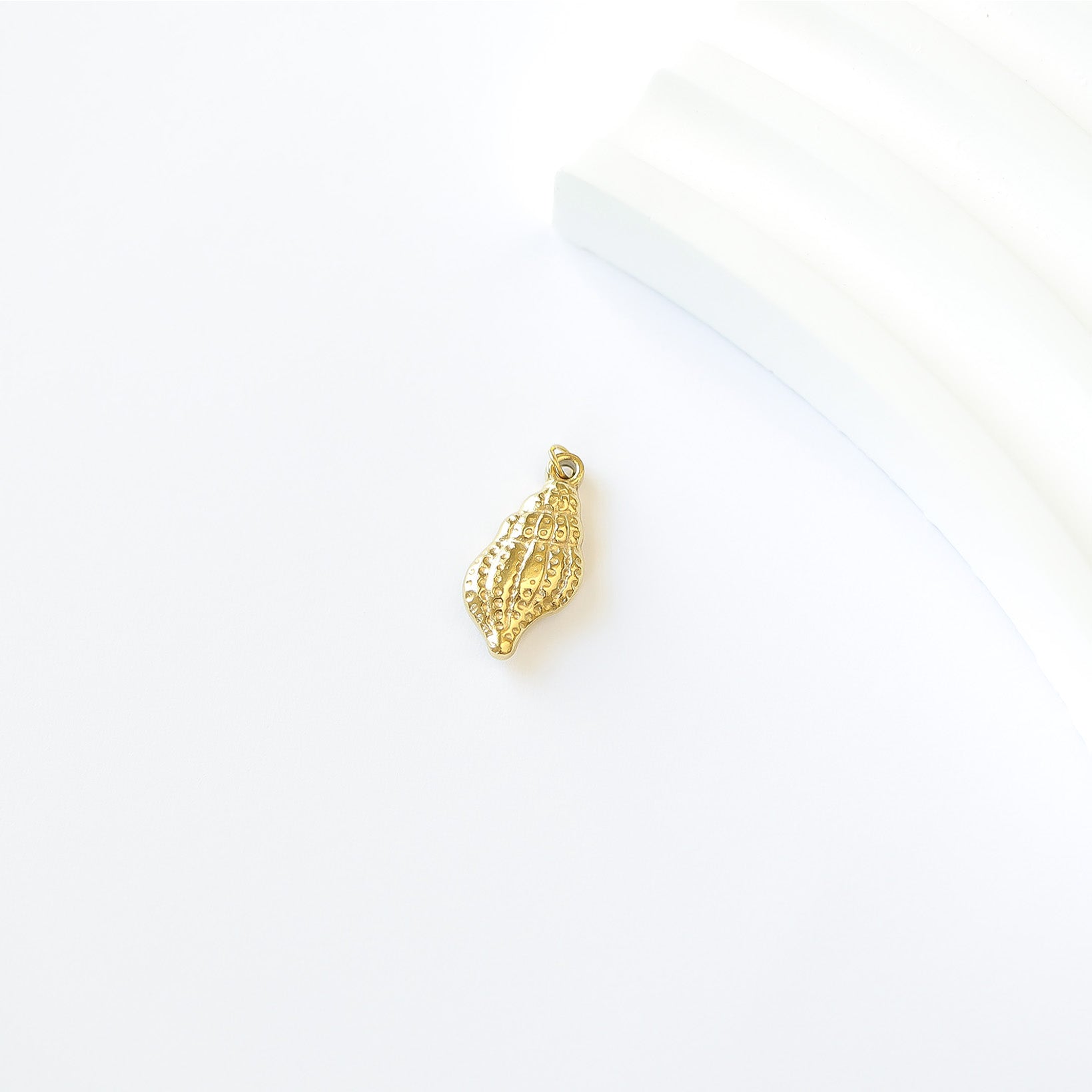 Gold Conch Charm – 18K Gold PVD Stainless Steel Seashell Pendant, Waterproof Jewelry