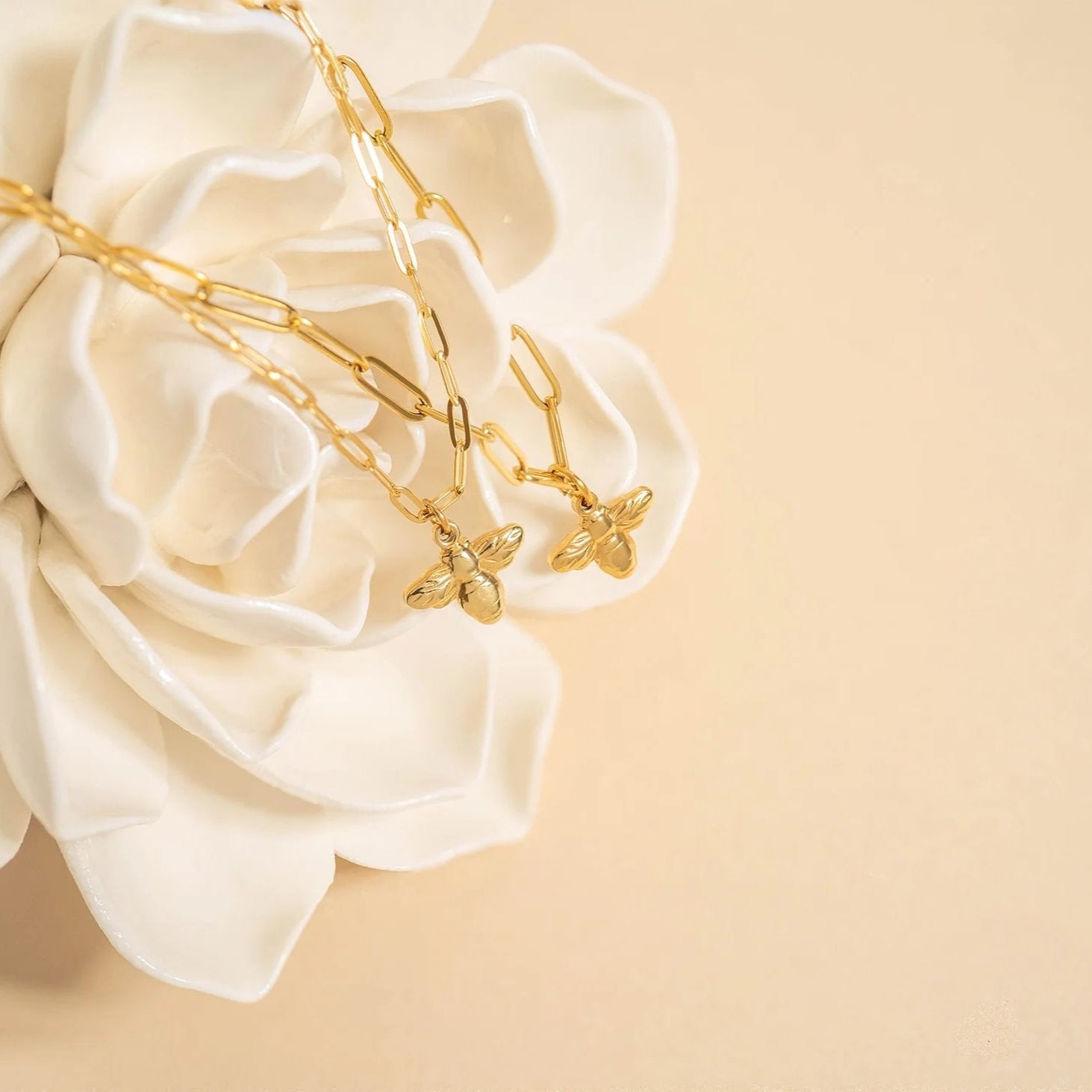 Mommy And Me Necklace – 18K Gold Stainless Steel Bee Charm Paperclip Chain Set