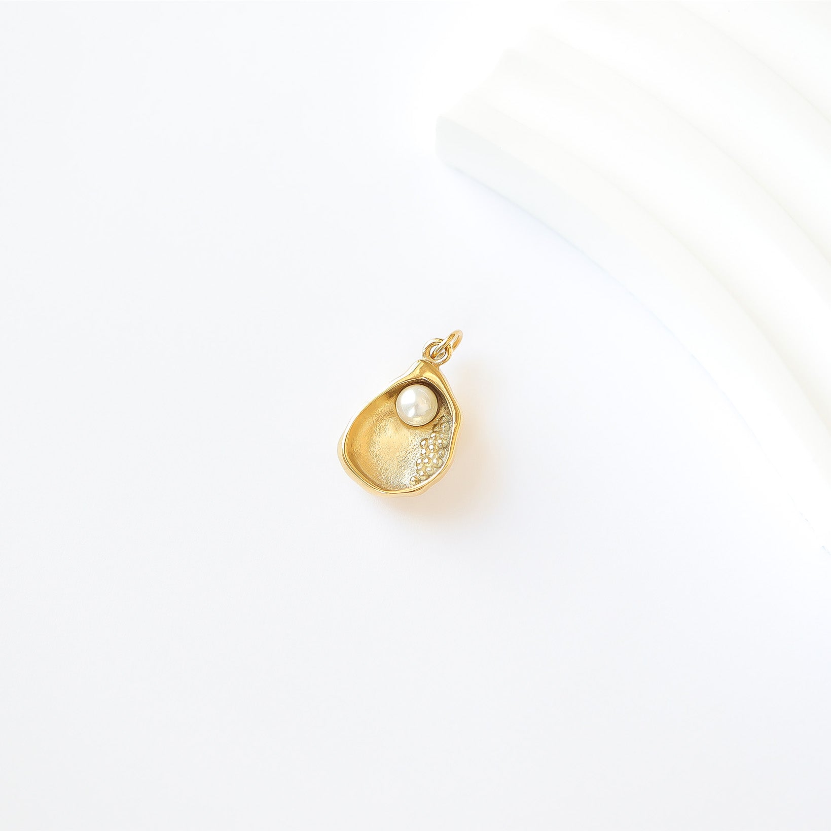 Gold Shell Charm – 18K Gold PVD Pearl Pendant | Waterproof Stainless Steel Jewelry Accent