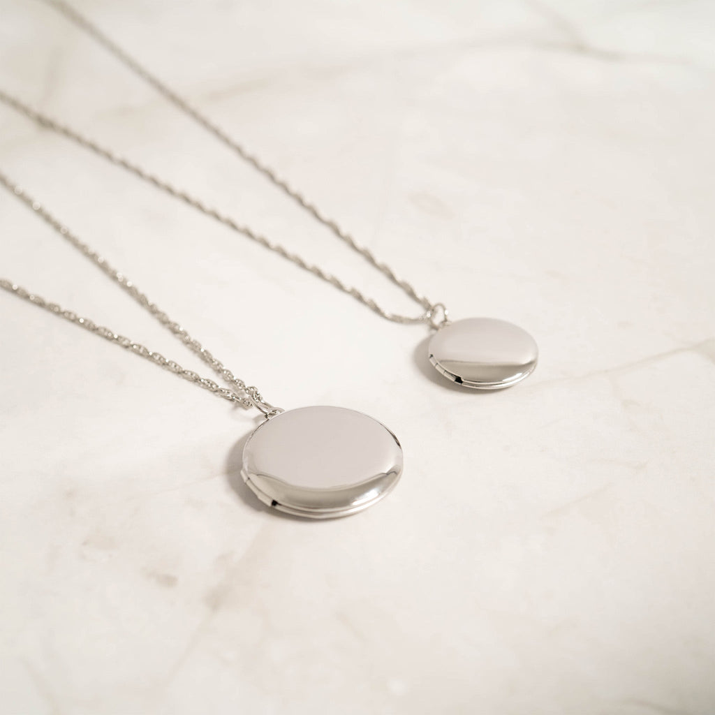 Gold Stainless Steel Locket – Classic Round Gold Pendant, Waterproof & Hypoallergenic Jewelry