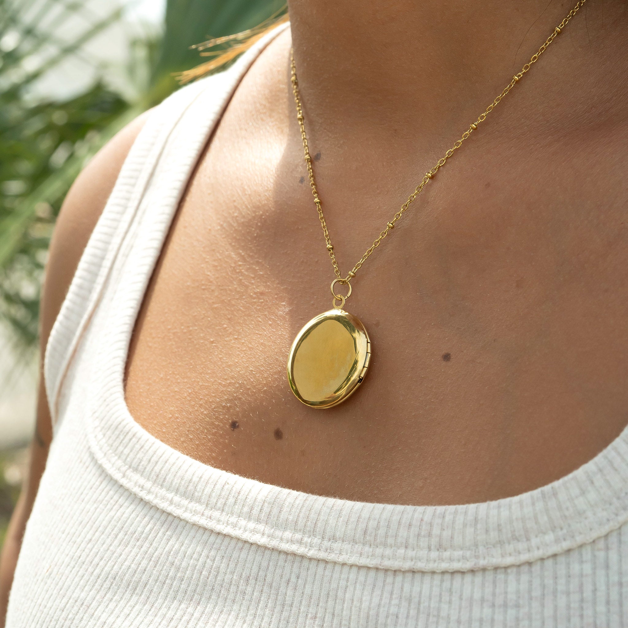 18K Gold Round Locket – Personalized Engraved Photo Pendant | Waterproof Keepsake