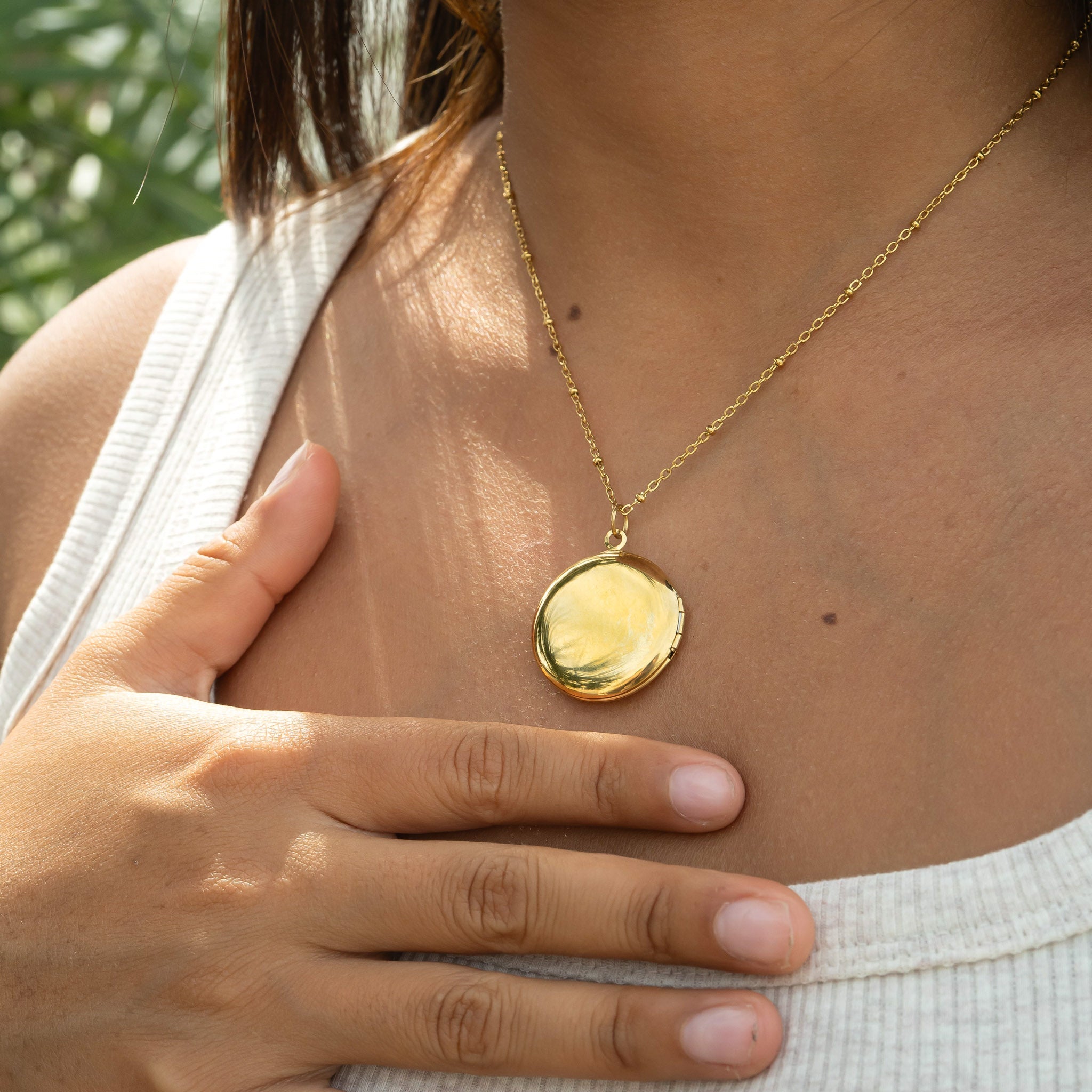 18K Gold Round Locket – Personalized Engraved Photo Pendant | Waterproof Keepsake